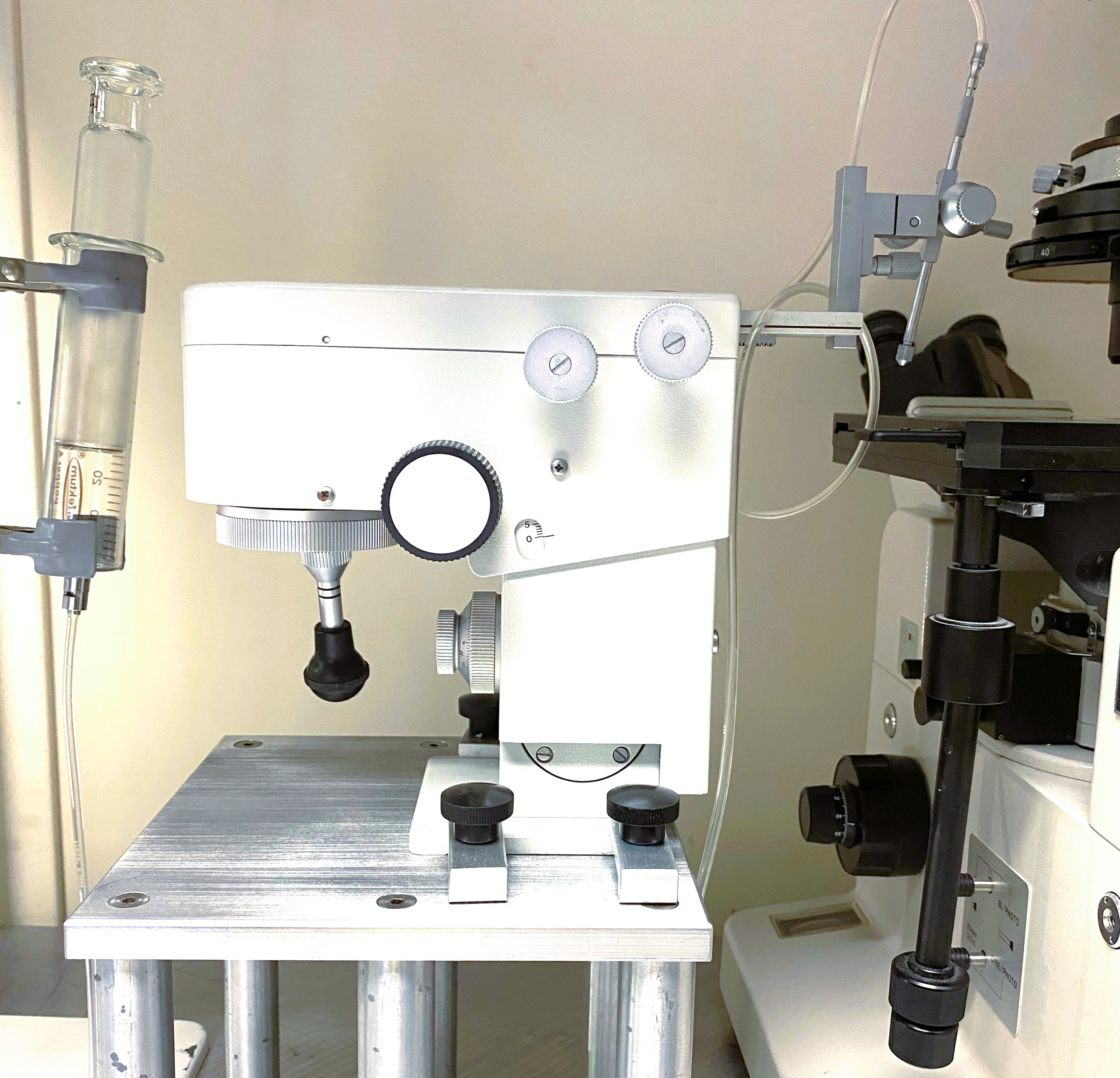 Used Nikon Diaphot TMD Inverted, Phase-Contrast Microscope with Micromanipulators (40X to 400X)