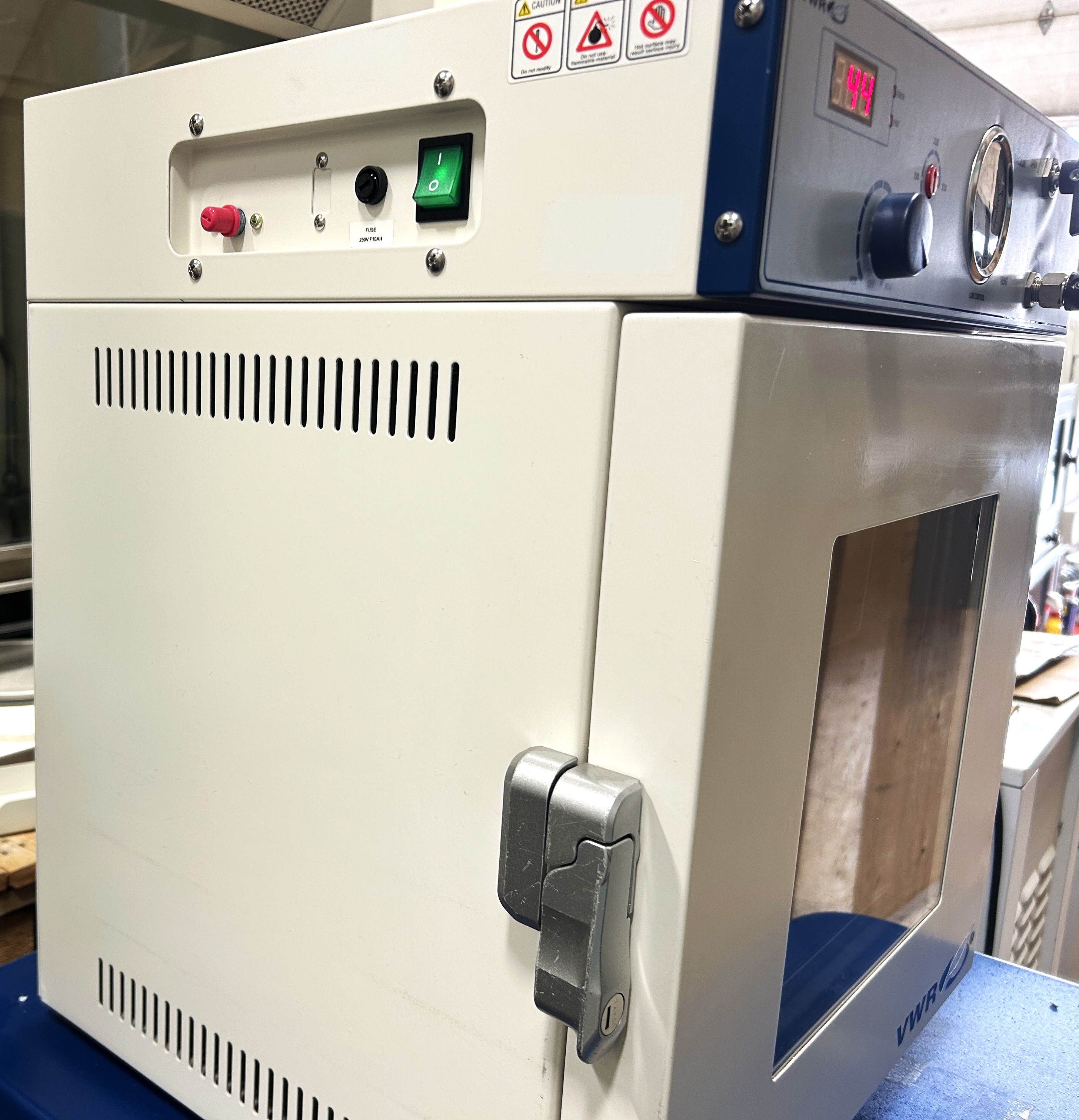 New Open Box VWR Basic Vacuum Oven (0.7 Cu-Ft)