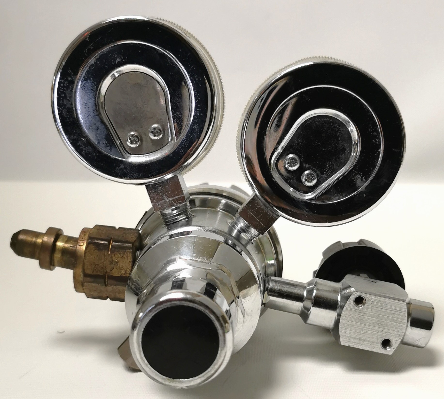 Used Liquid Air 2123381-590 Stainless-Steel Air Regulator (CGA 590)