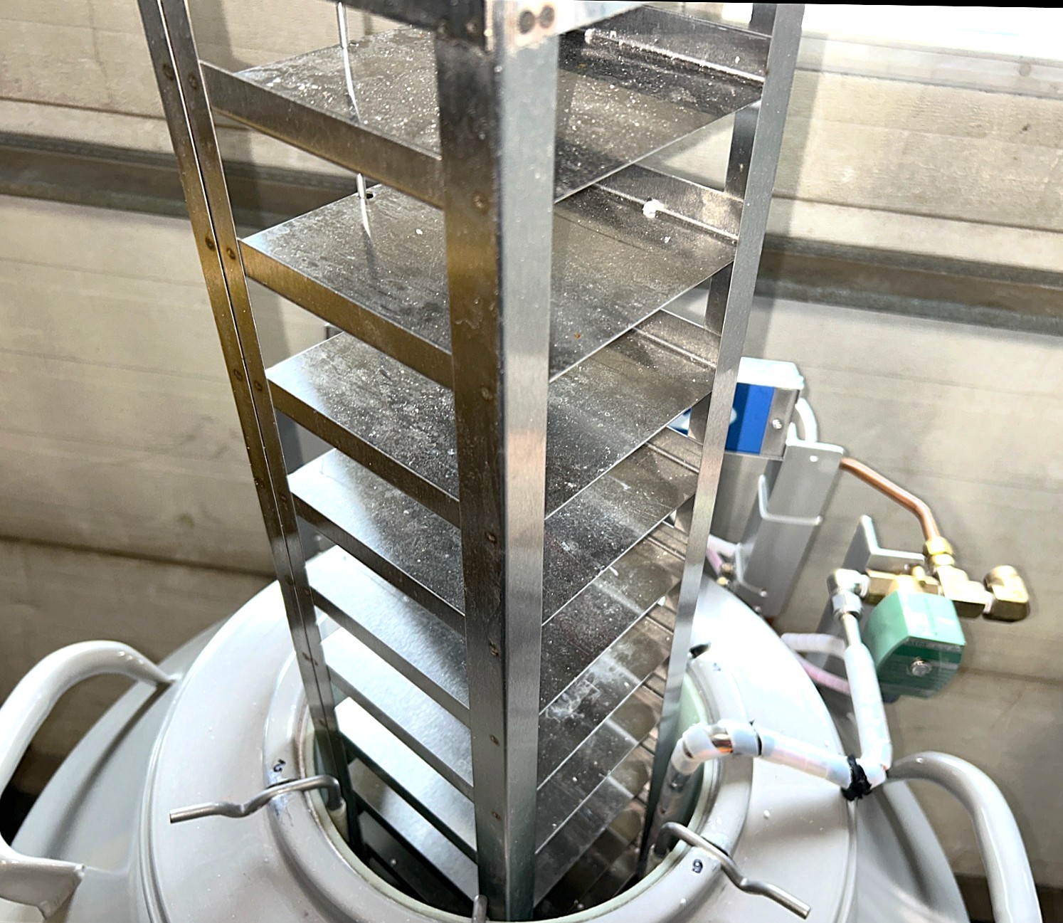 Used VWR CryoPro AFX-PS Autofill Liquid Nitrogen Tank (35L)