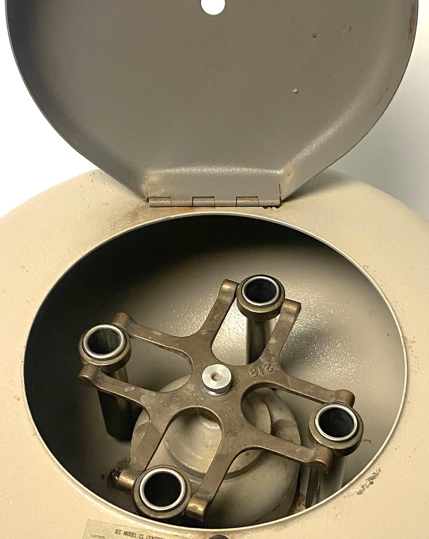 Used IEC Clinical CL Bench-model Centrifuge with 213 Rotor and Accessories (4 x 15mL)