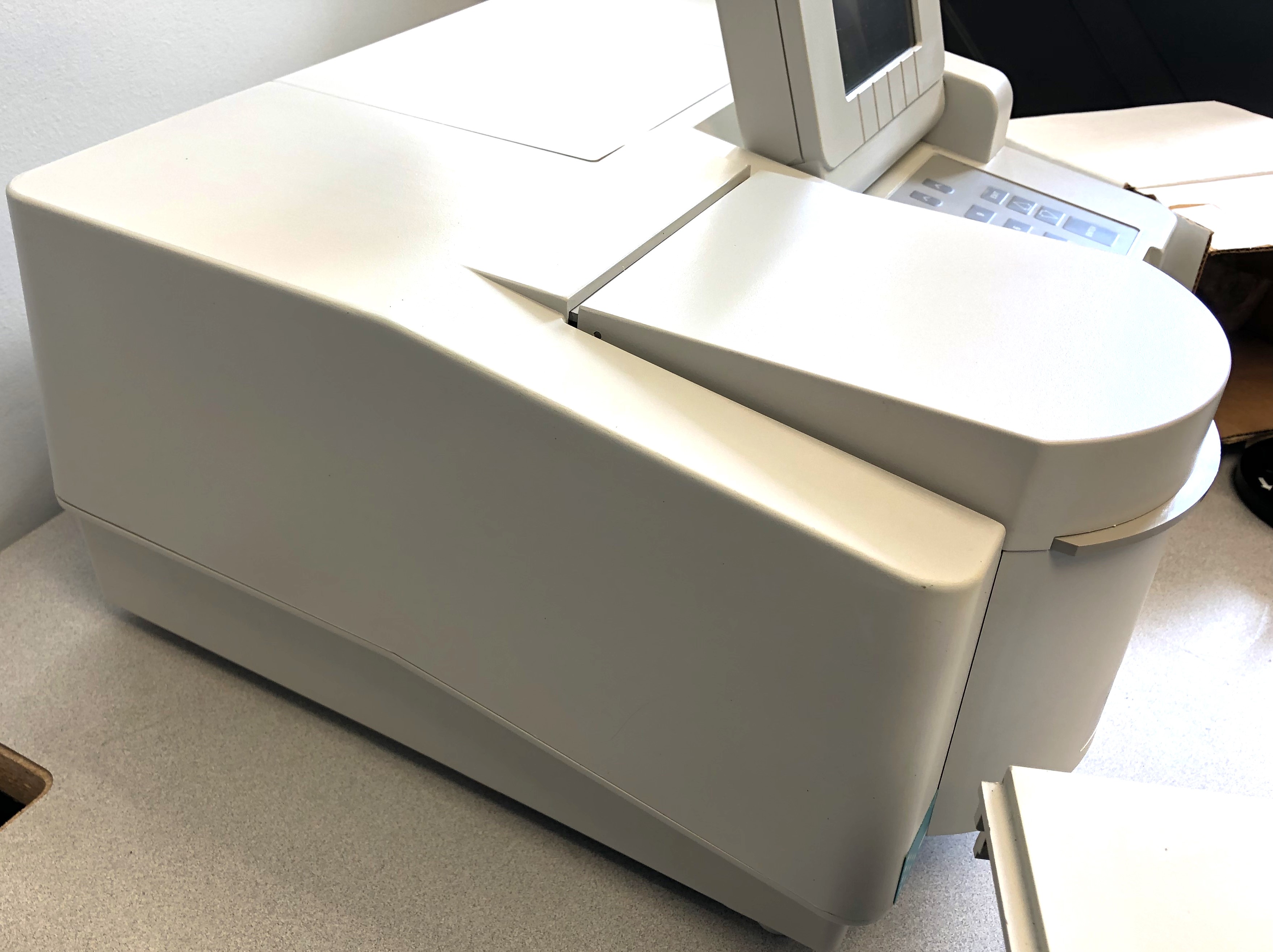 Used Beckman DU-520 UV-Visible Spectrophotometer (190 to 1100 nm)