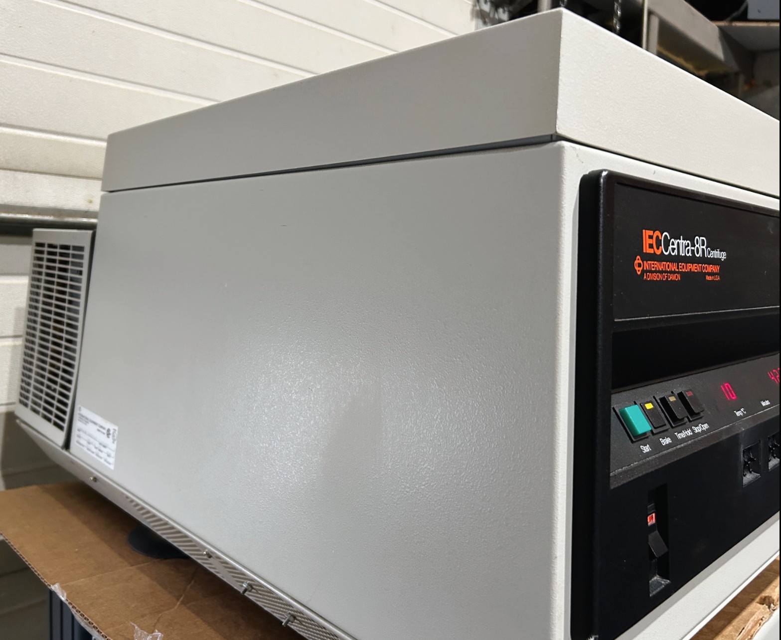 Used IEC Centra-8R Refrigerated Centrifuge with 218 Rotor and Accessories