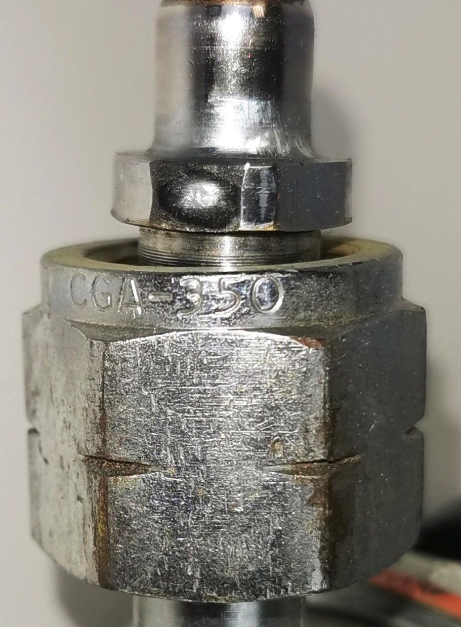 Used Praxair (Concoa) 2124331-350 Dual-Stage Hydrogen Regulator (CGA 350)