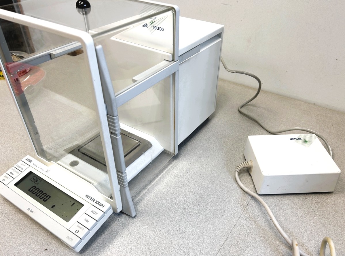Used Mettler Toledo AT201 Analytical Balance (205g x 0.0001g)