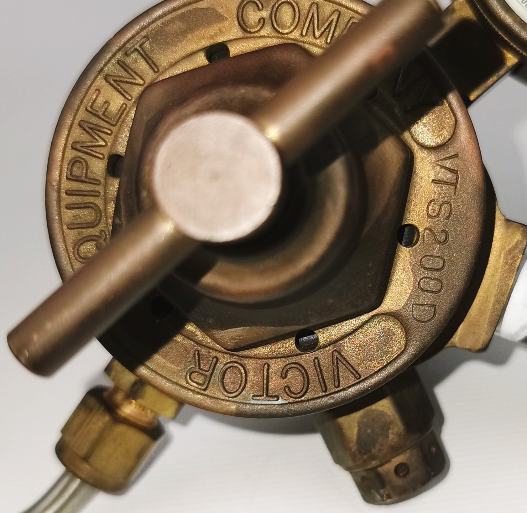 Used Victor VTS 200D Gas Regulator with Swagelok B-43XS4 Valve (CGA 510)