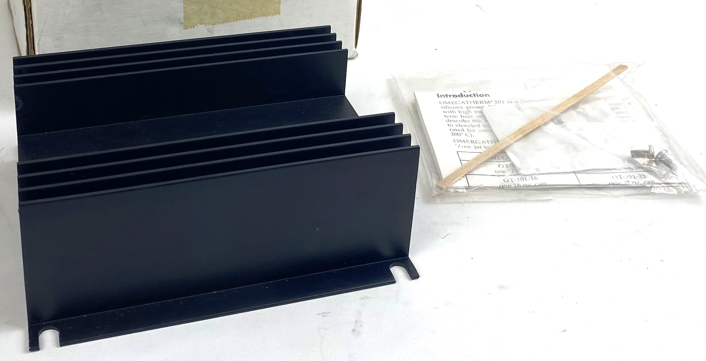 New Open Box Omega FHS-2 Finned Heat Sink for SSR Series Relay