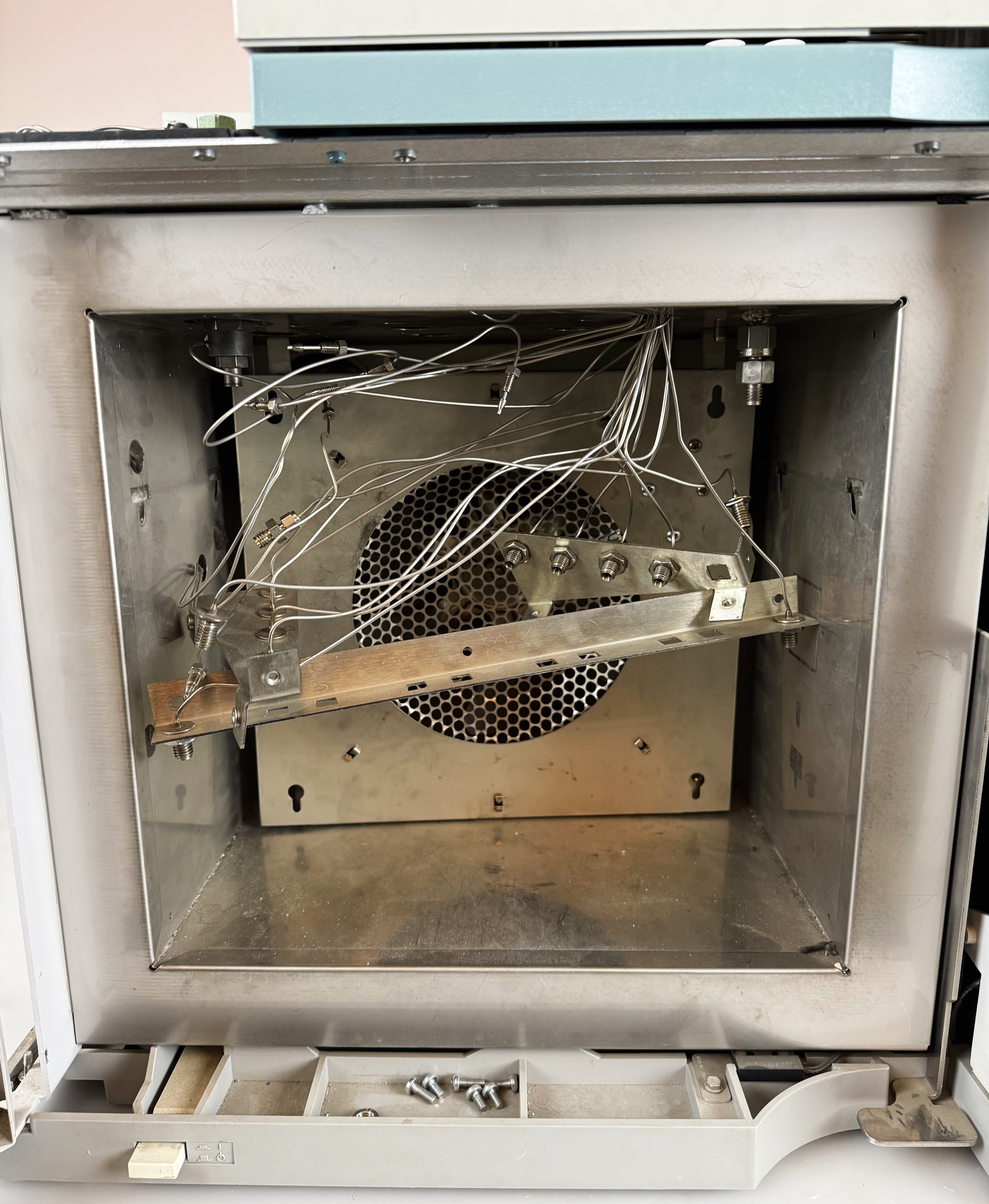 As is Agilent 6890N (G1530N) Network GC System