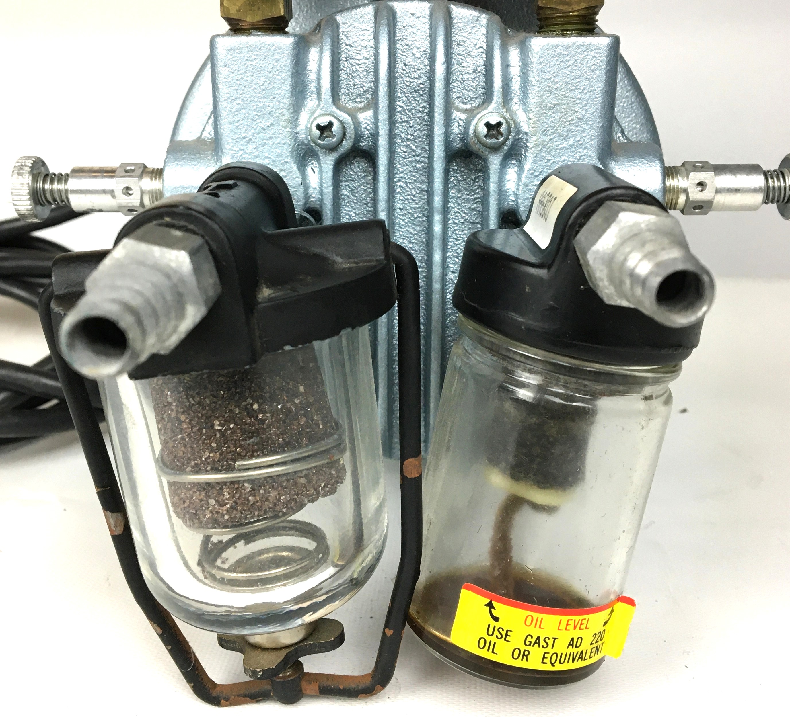 Used Gast 0211-V454-G817 Vacuum Pump (1.3cfm)