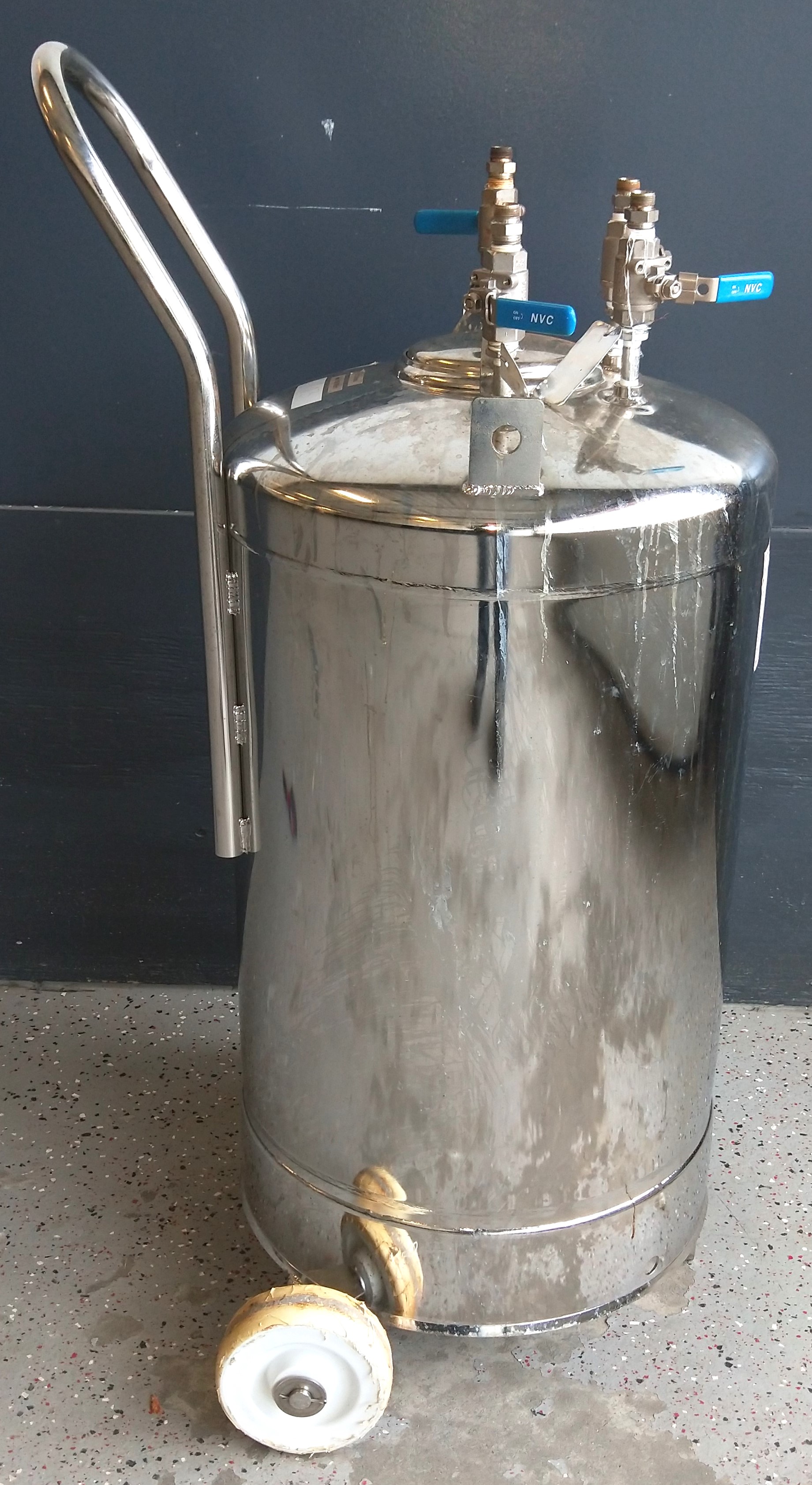 Used Pressurized Mixing-Storage Vessel (105 L / 30 Gallon)