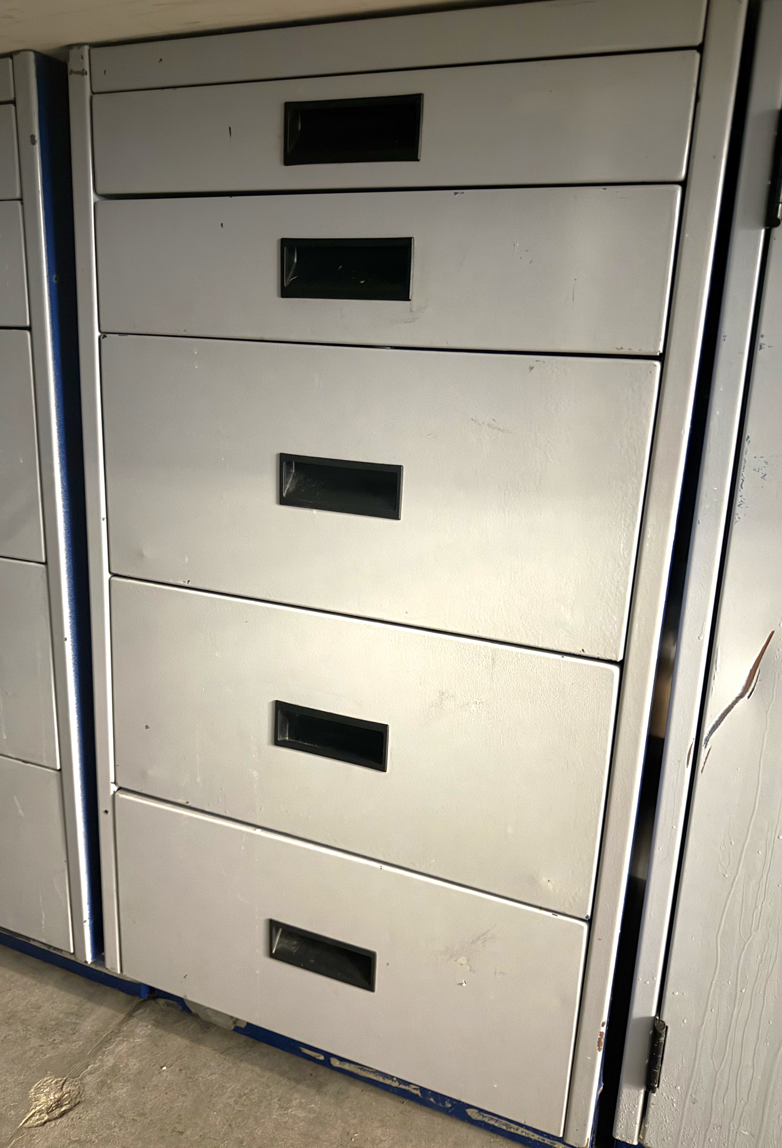 Used Metal Laboratory Cabinet (Priced/Linear Ft)