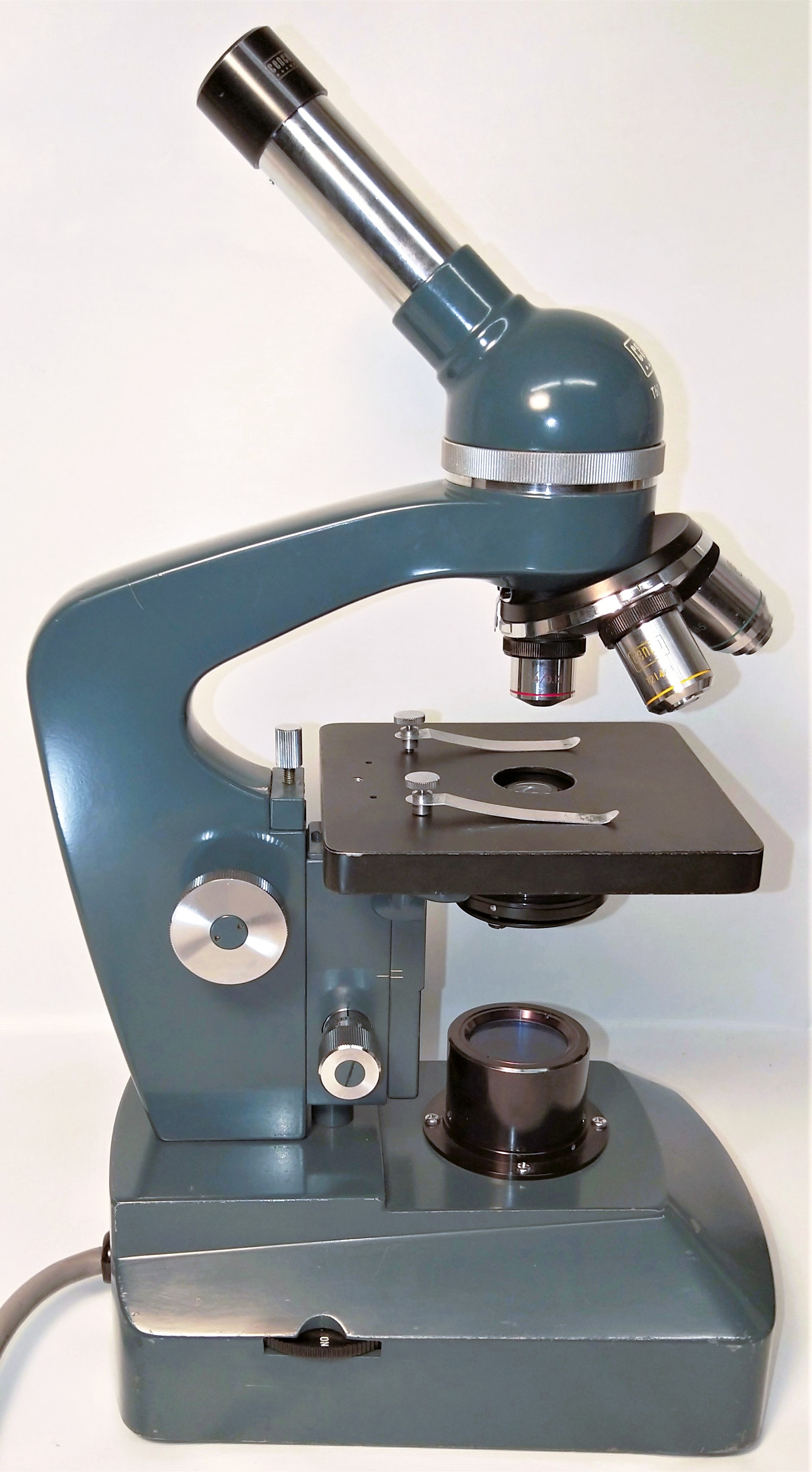 Used Cenco HVS-20 (T60918-33) Monocular Microscope with Illumination (40X to 400X)