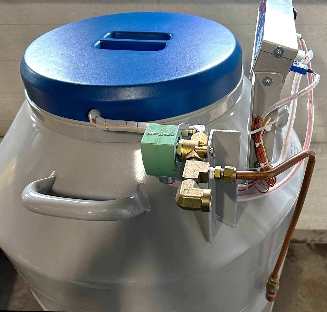 Used VWR CryoPro AFX-PS Autofill Liquid Nitrogen Tank (35L)