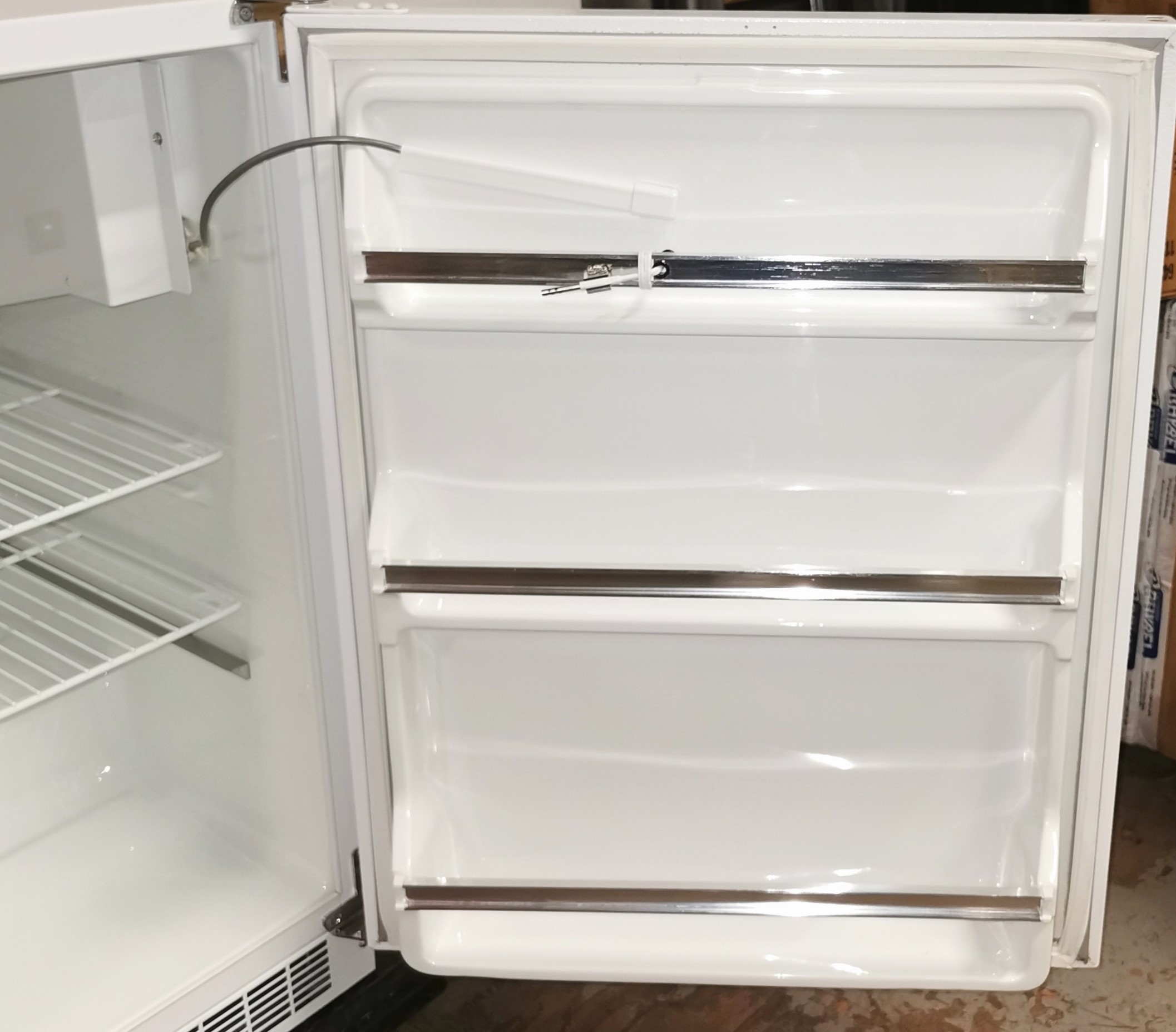 Used Fisher Isotemp 3724 Refrigerated BOD Incubator (6.1 Cu-Ft)