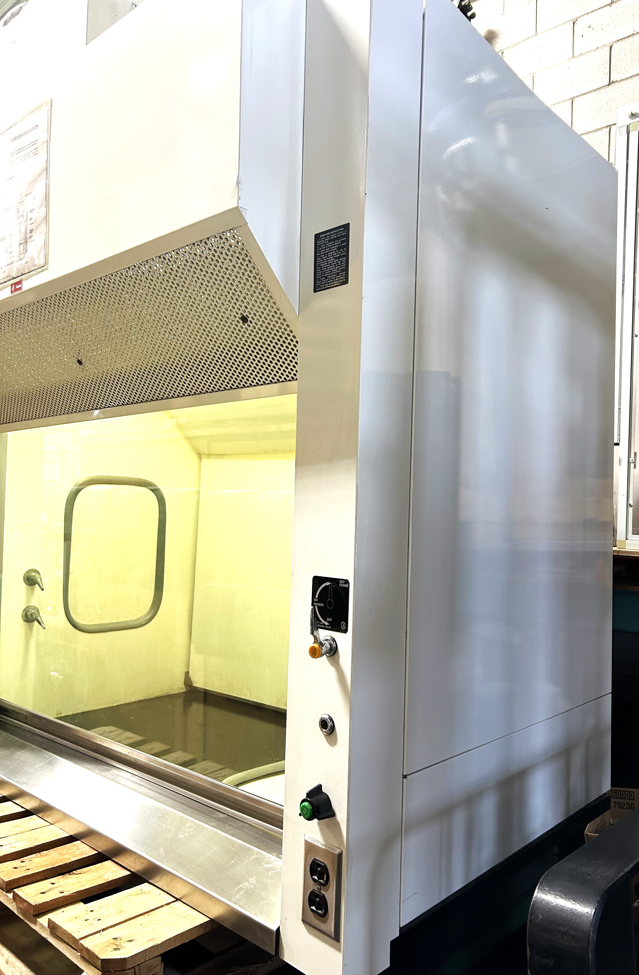 Used CanLab 15IA 4-Ft Fume Hood