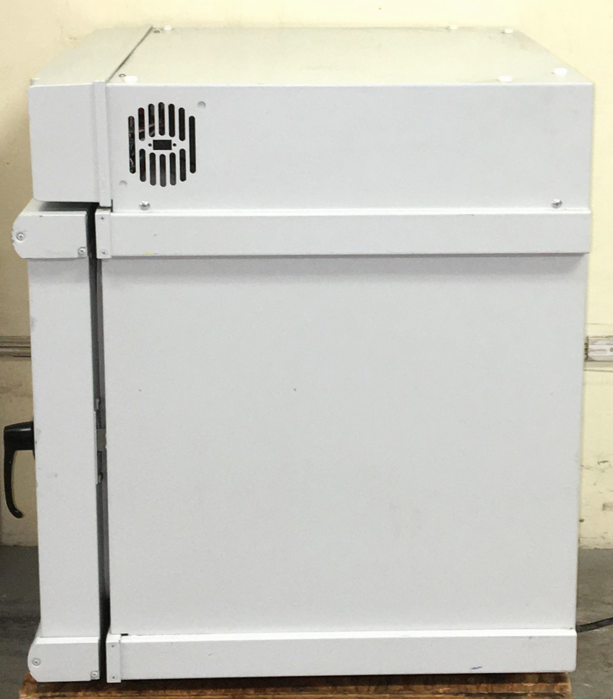 Used Fisher Isotemp 625D Gravity-Convection Incubator (2.5 Cu-Ft)