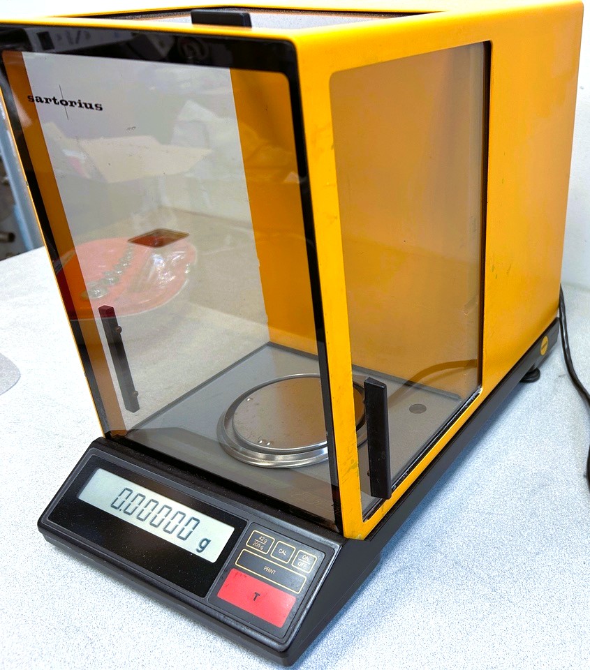 Used Sartorius R200D Delta-Range Analytical Balance (42g x 0.00001/205g x 0.00001g)