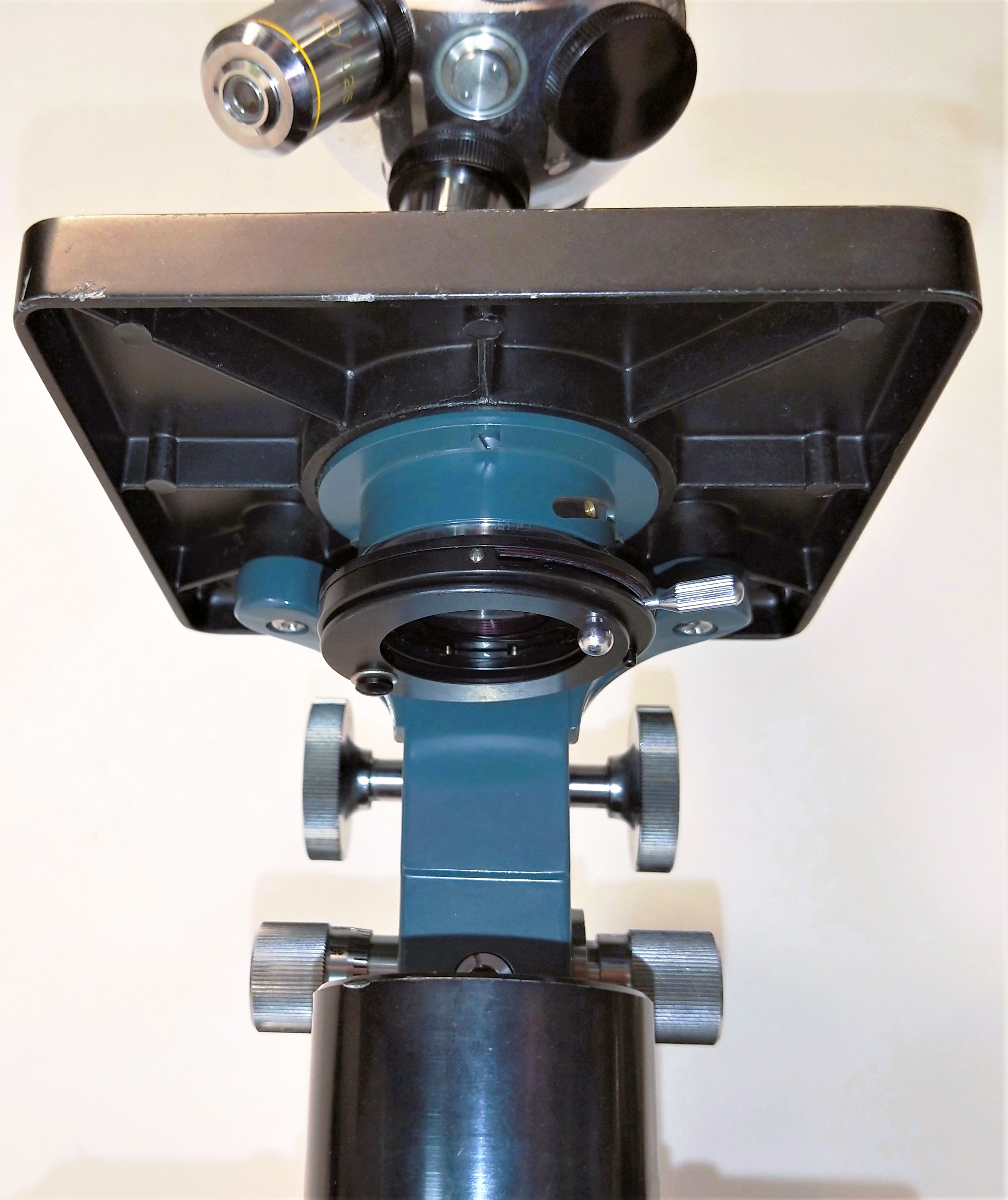 Used Cenco HVS-20 (T60918-33) Monocular Microscope with Illumination (40X to 400X)