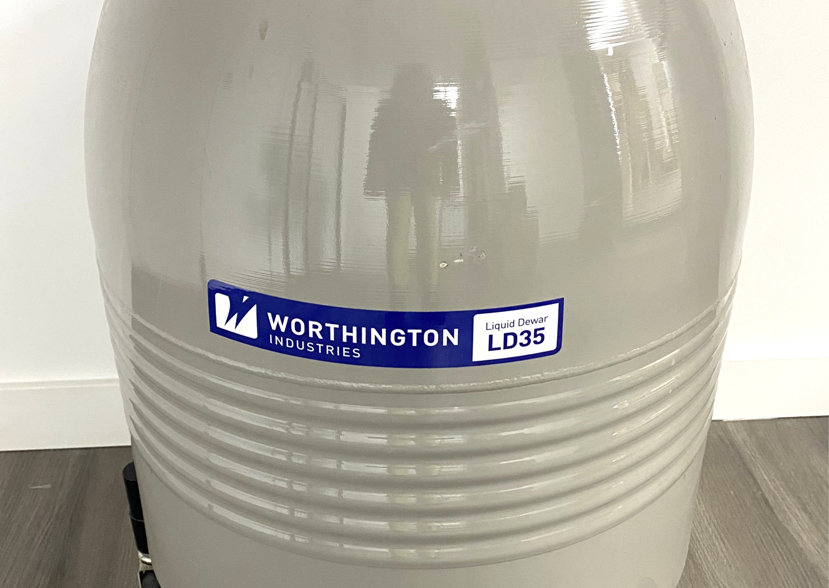 Used Worthington Industries LD35 liquid nitrogen dewar / cryogenic storage tank 35L
