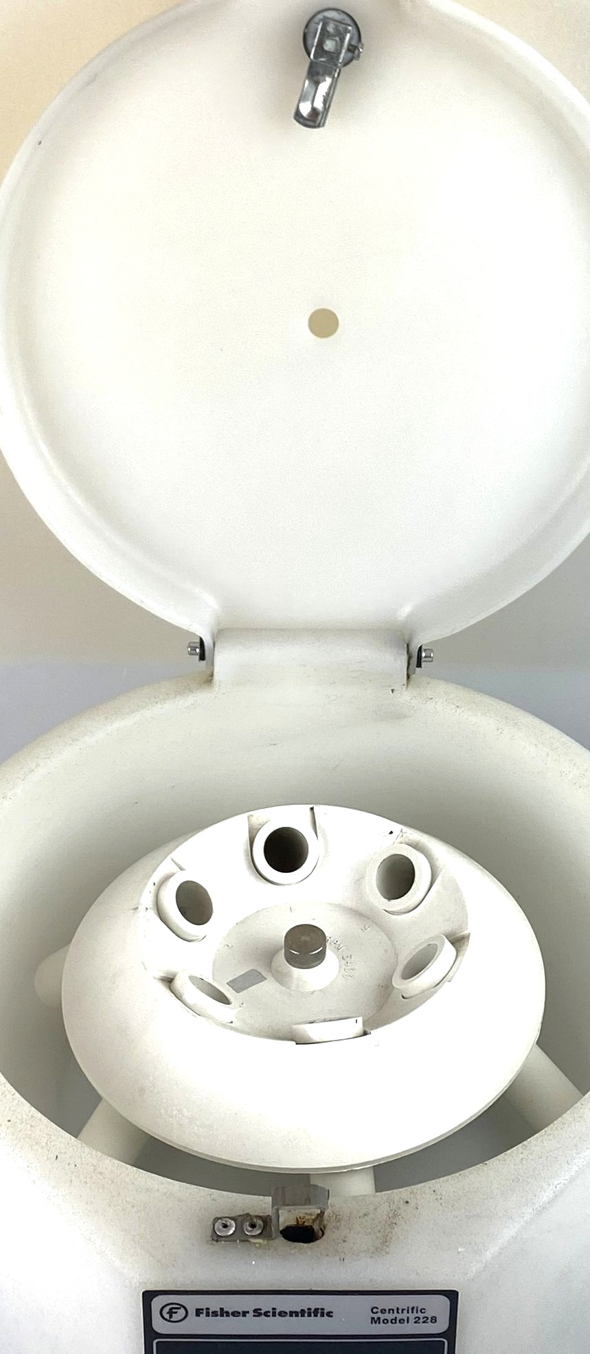 Used Fisher Centrific 228 Centrifuge with Fixed-Angle Rotor (6 x 15mL)