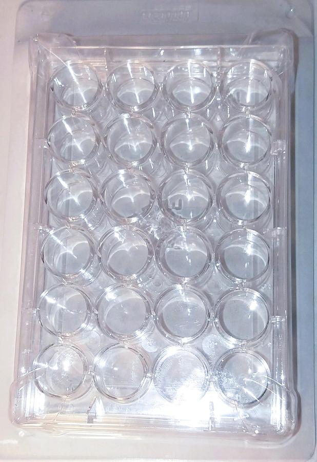 New Open Box Corning Costar 3524 Flat-Bottom Cell Culture Microplate Trays with Lid (Box of 55)