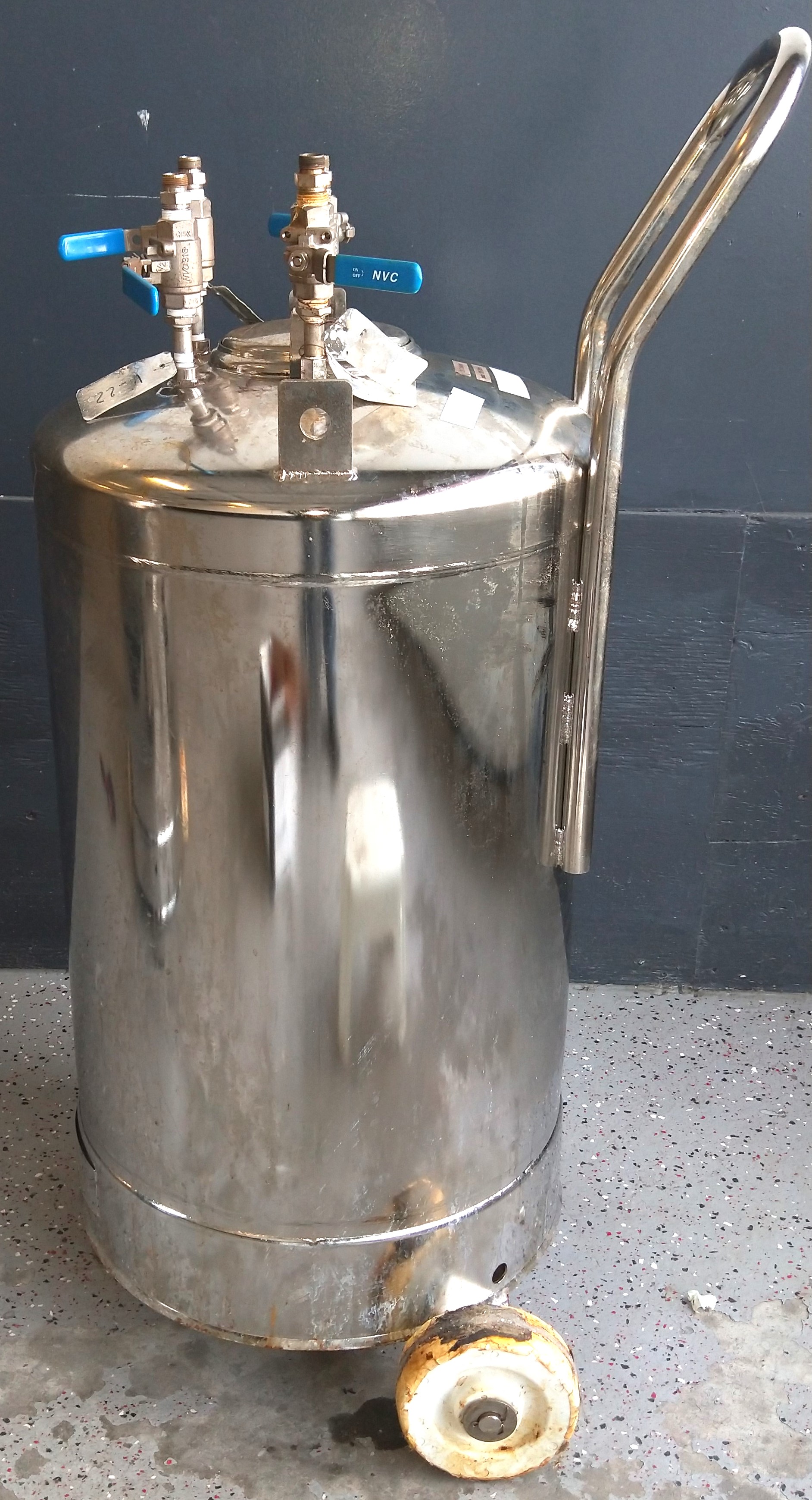 Used Pressurized Mixing-Storage Vessel (105 L / 30 Gallon)