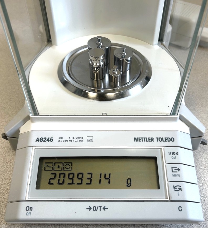 Used Mettler Toledo AG245 Delta-Range Balance (41g x 0.1mg / 210g x 1mg)