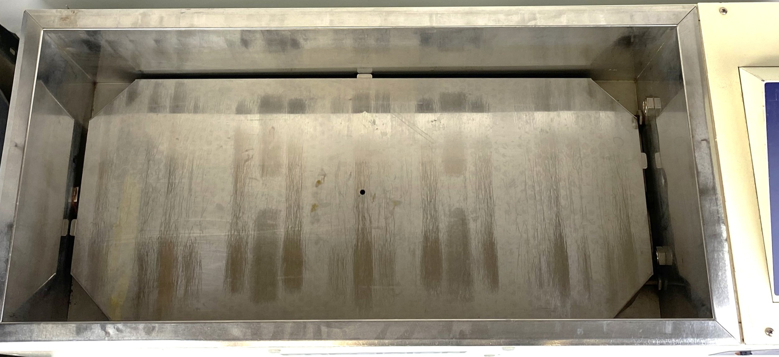 Used Precision 253 (51221033) Coliform Bath with Gabled Lid (34.5L)