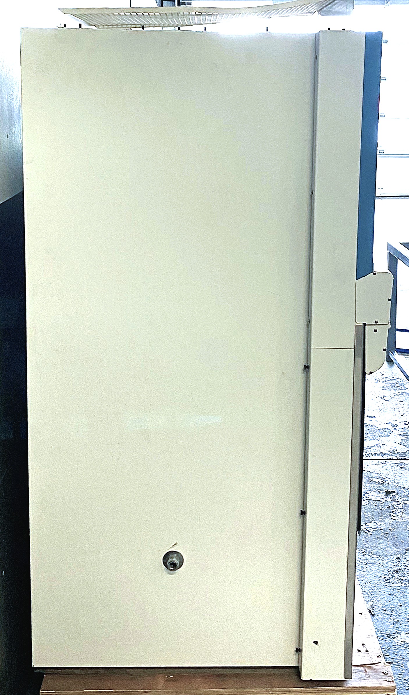 Used Microzone Bioklone 2 (BK-2-4-BT) Class II Type A 4-Ft Biosafety Cabinet