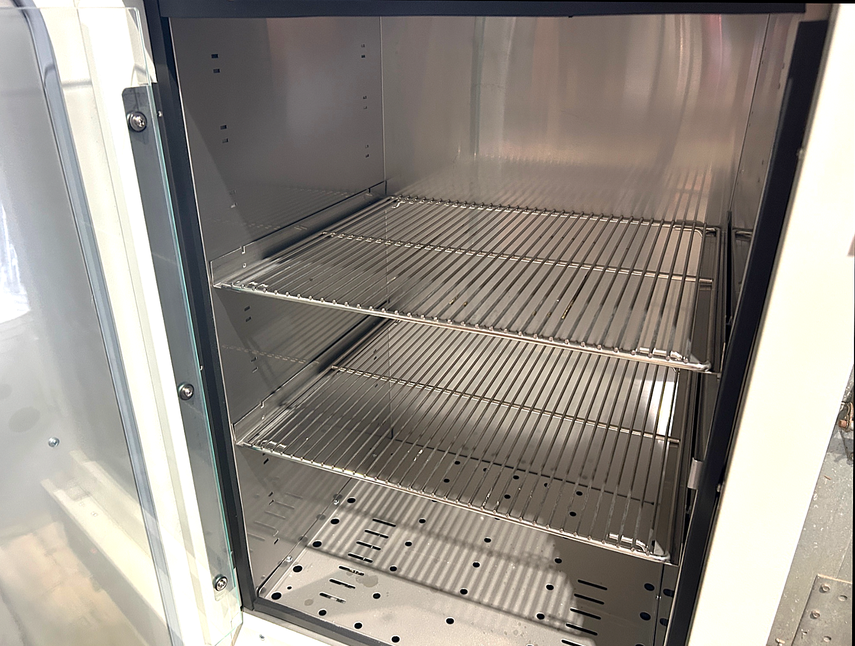 Used Thermo Precision 3524 (5EG) Gravity-Convection Incubator (4.5 Cu-Ft)