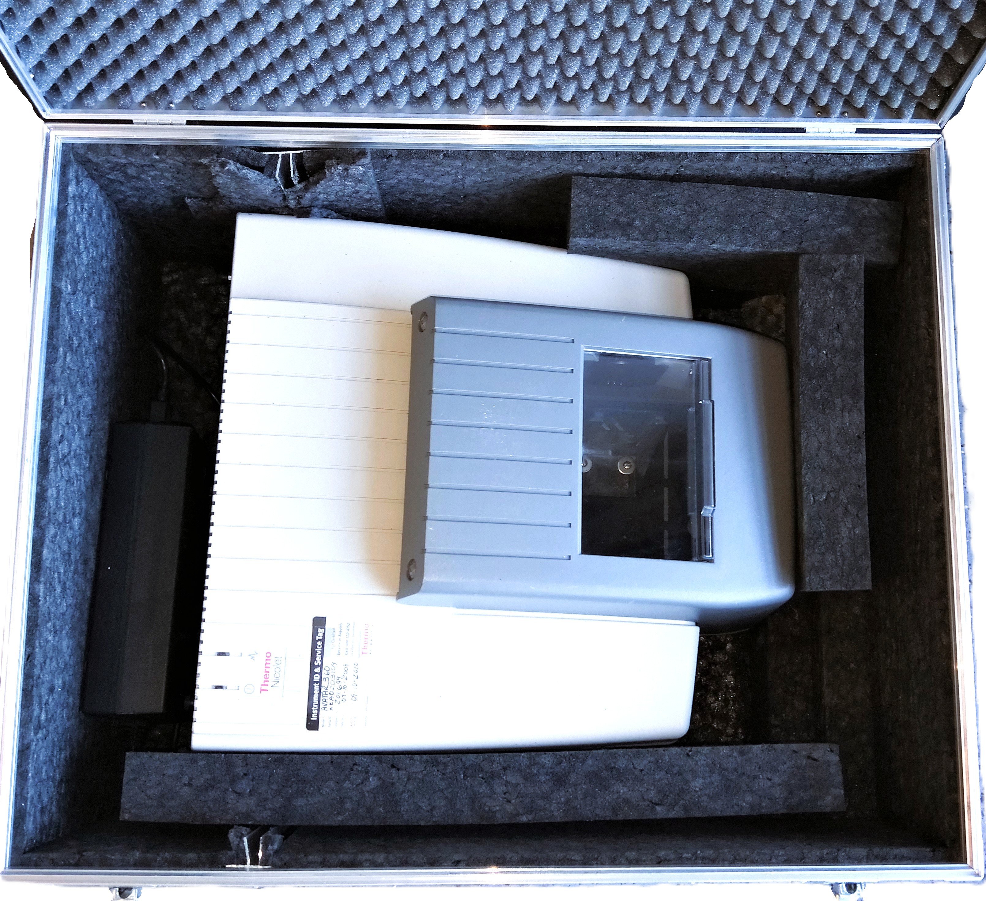 Used Thermo Nicolet Avatar 360 ESP FT-IR Spectrophotometer with Carrying Case