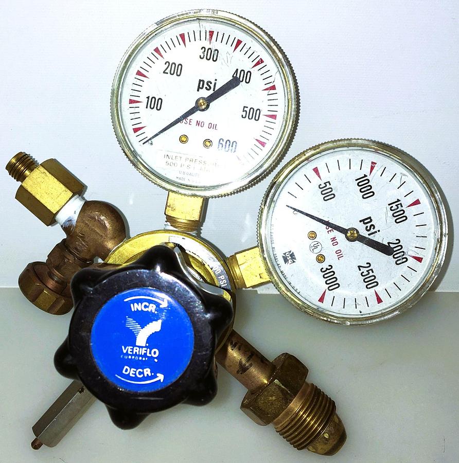 Used Veriflo AI-65VB2 Dual Stage Pressure Regulator (CGA 580)