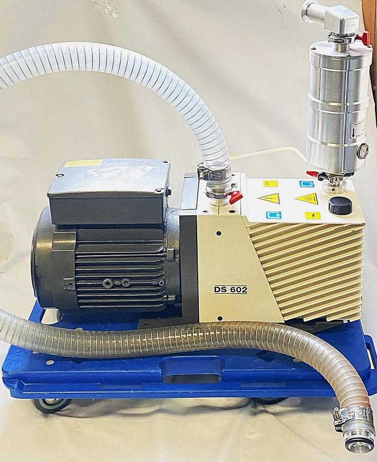 Used Varian DS 602 Rotary Vacuum Pump with Varian Oil Filter (17.6cfm)