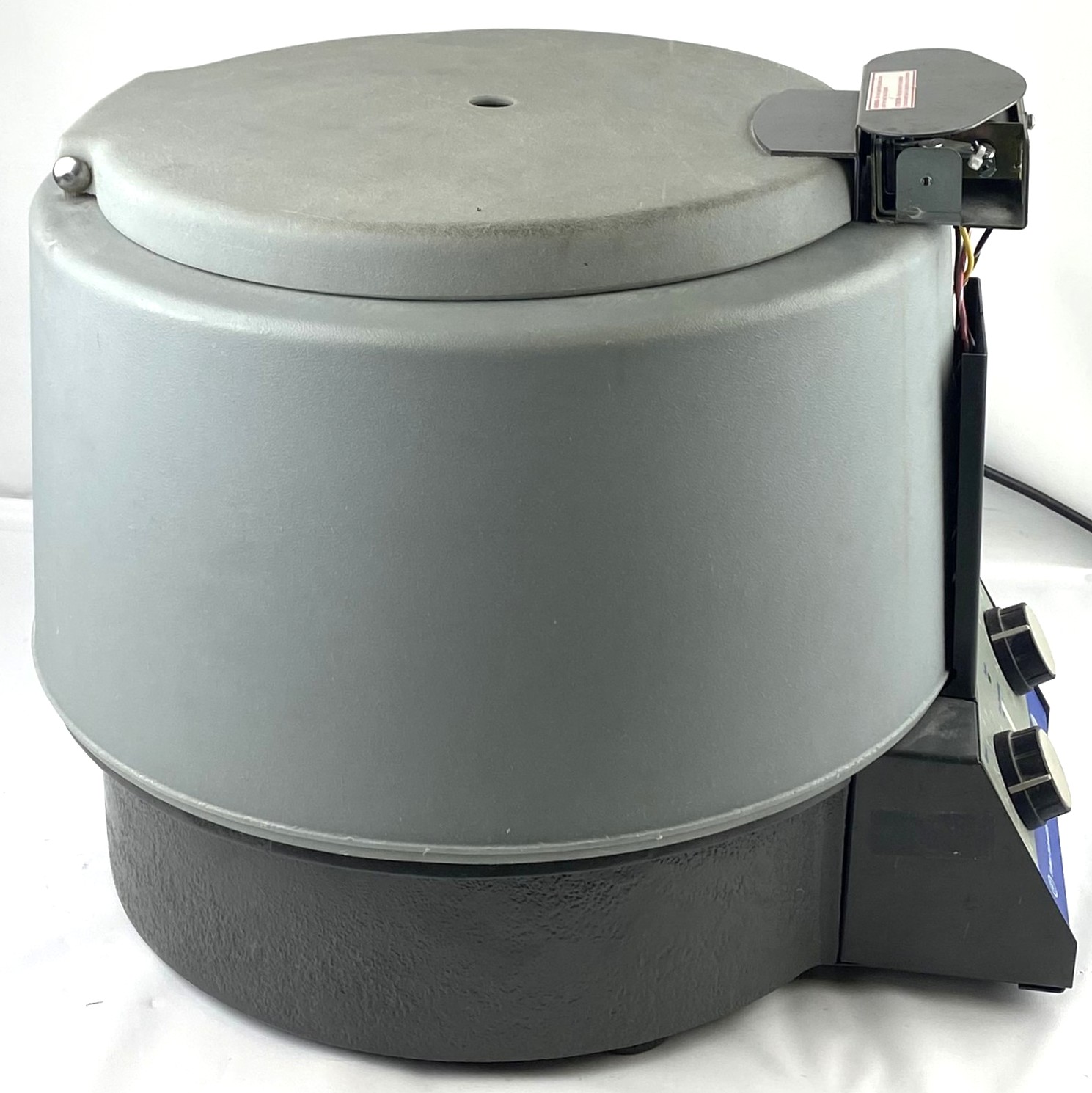 Used Fisher Centrific 225A Centrifuge with IEC 801 Fixed-Angle Rotor (6 x 50mL)