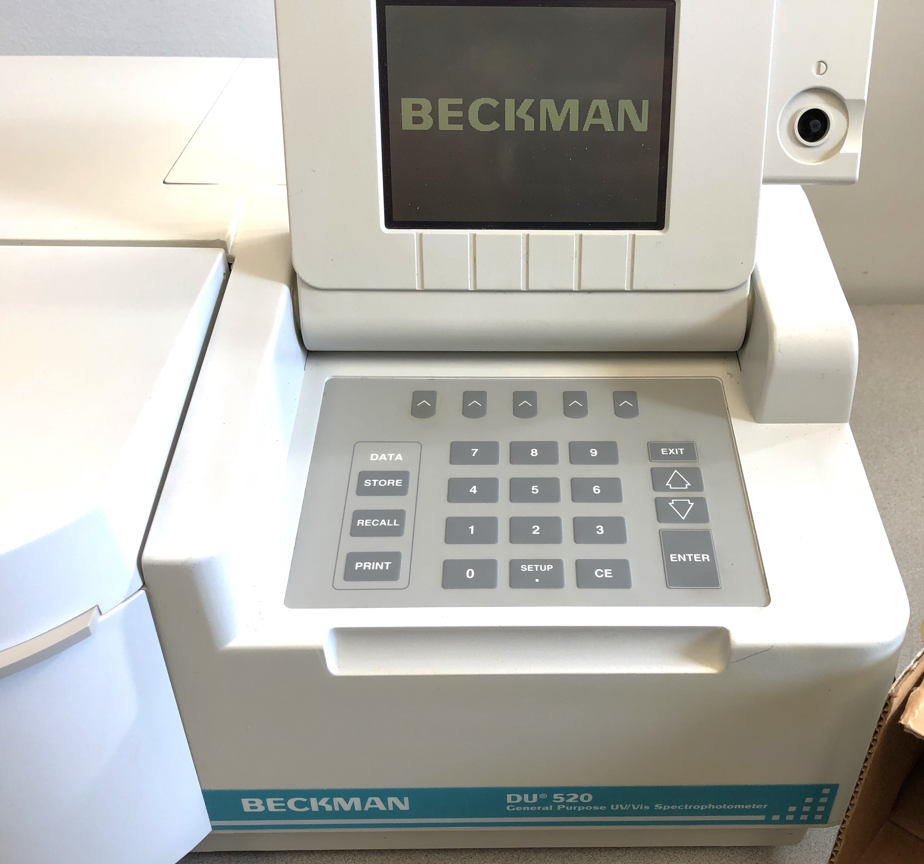 Used Beckman DU-520 UV-Visible Spectrophotometer (190 to 1100 nm)