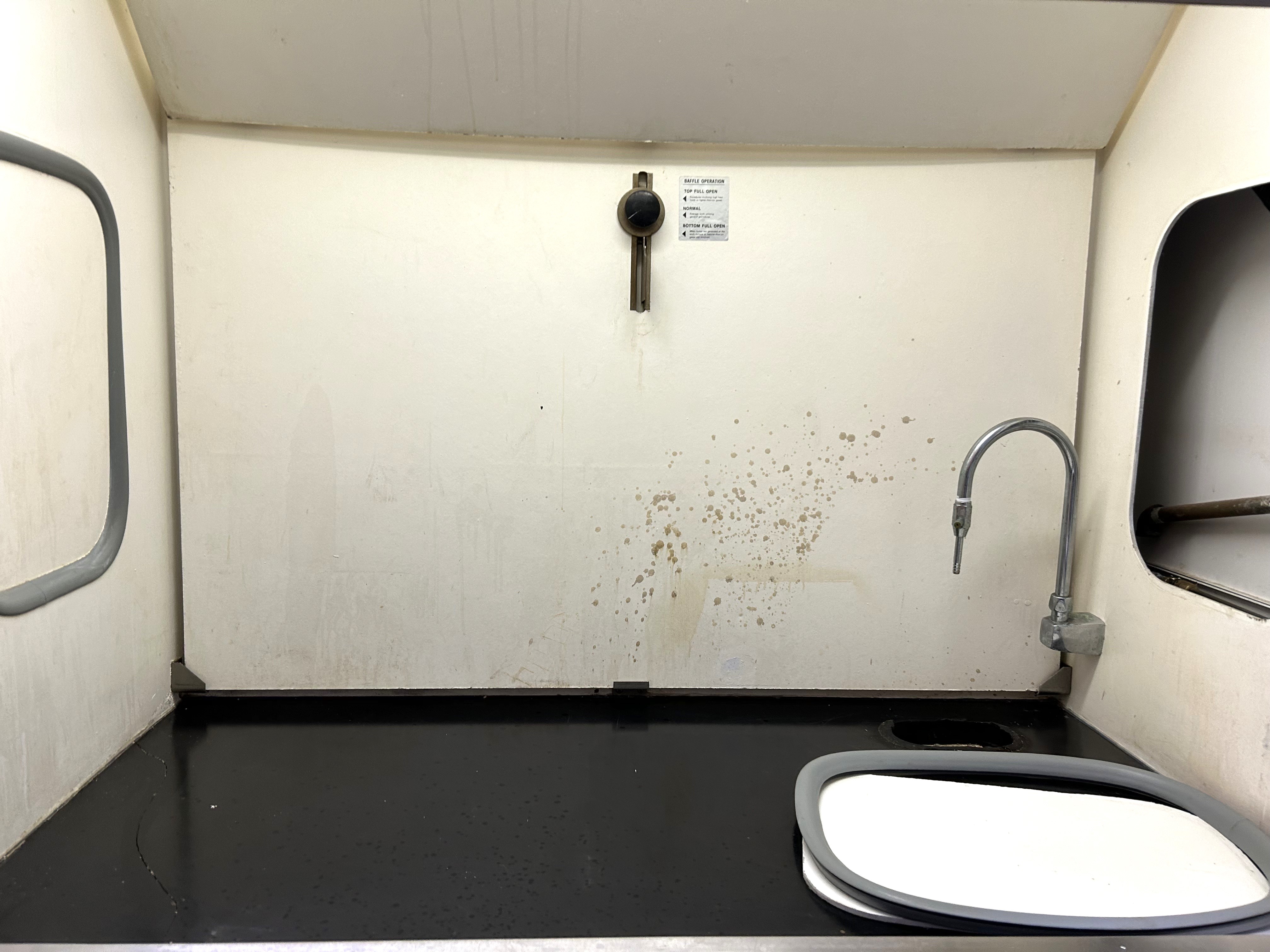 Used CanLab 15IA 4-Ft Fume Hood