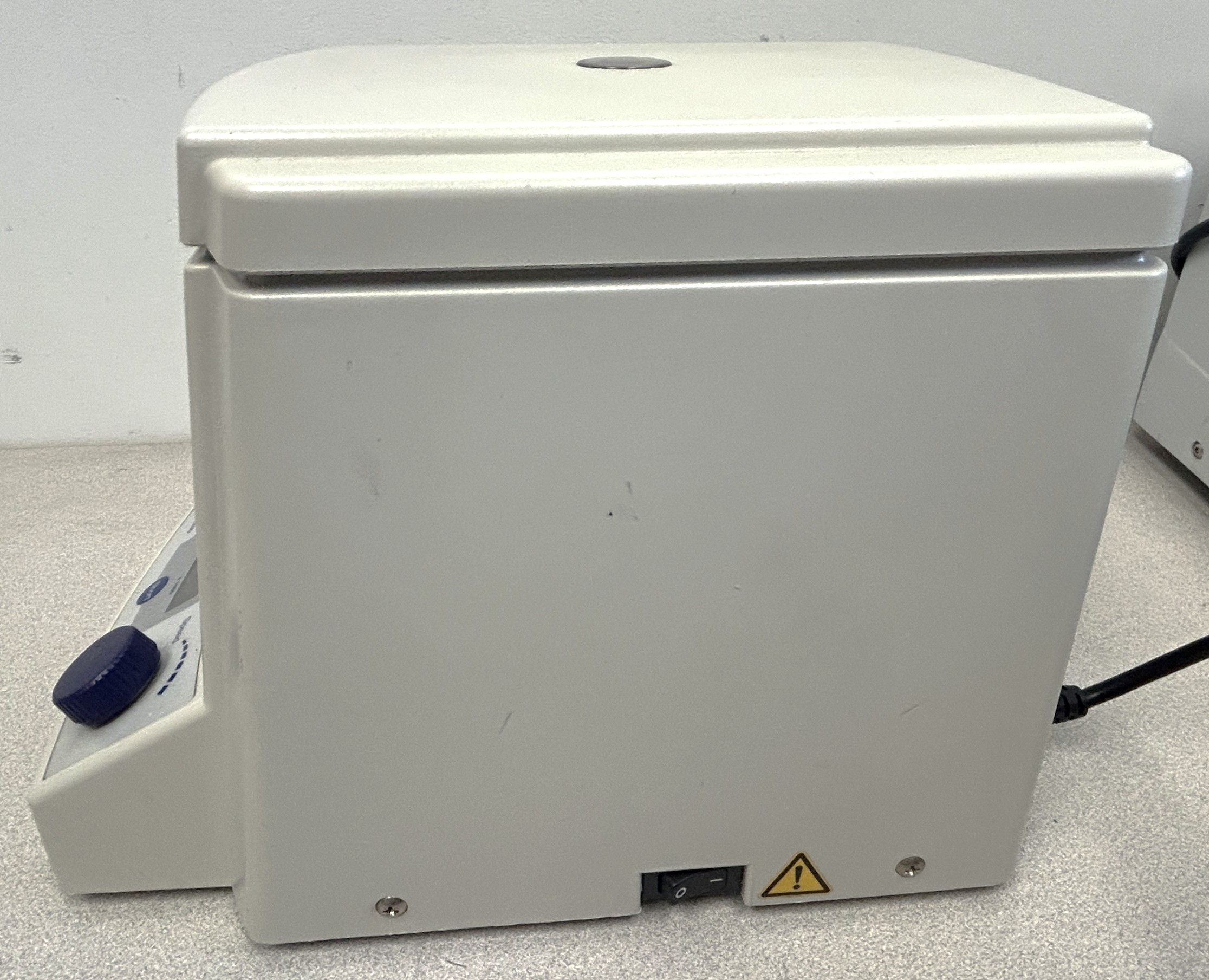 Used Eppendorf 5415D Digital Microcentrifuge (24 x 1.5mL)