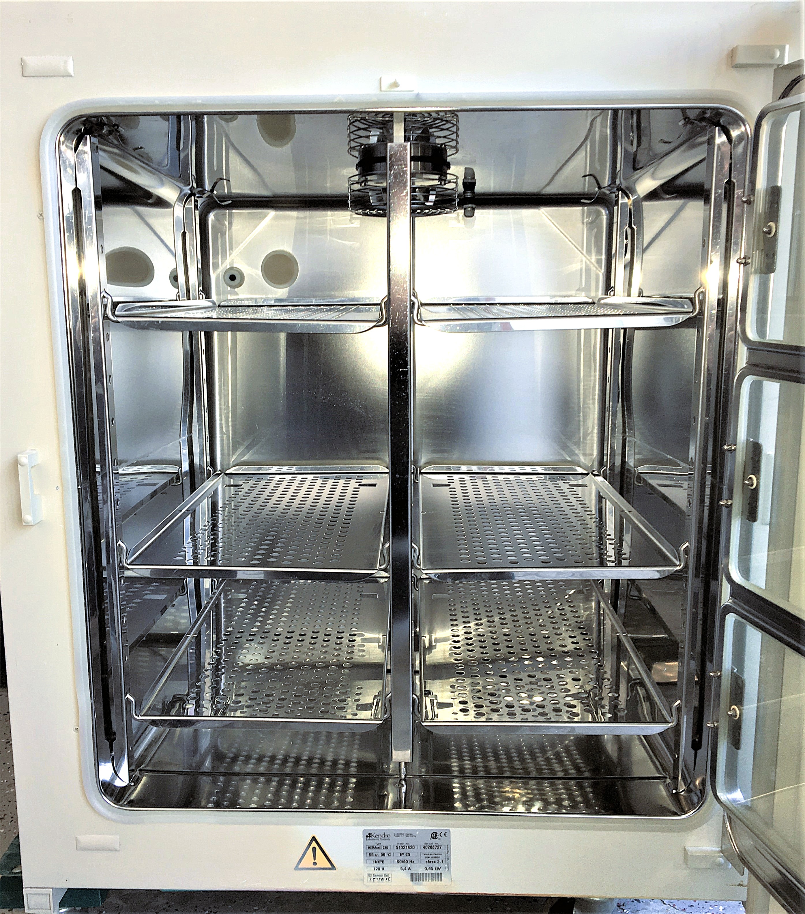 Used Heraeus HERAcell 240 CO2 Incubator (8.4 Cu-Ft)