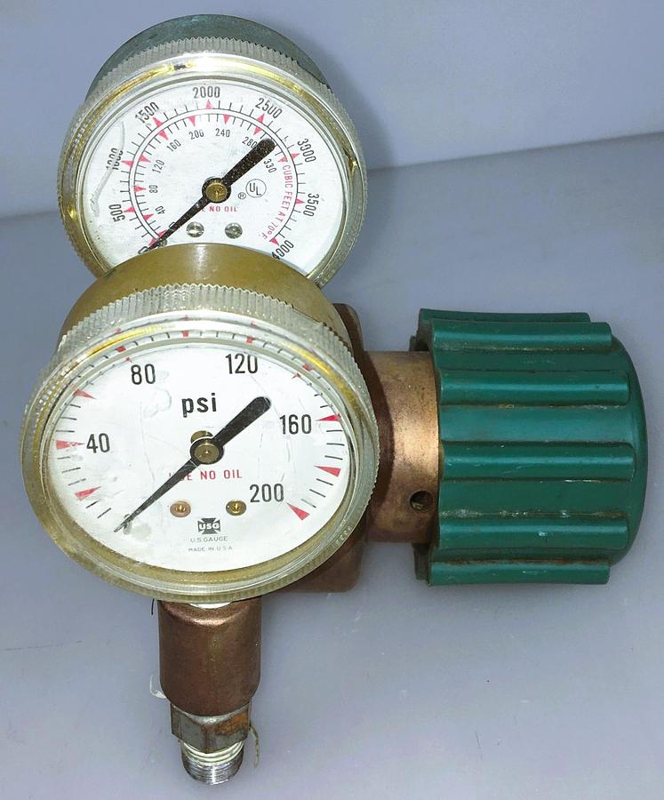 Used Liquid Air 104HDF-O2-158 Brass Oxygen Regulator (CGA 540)