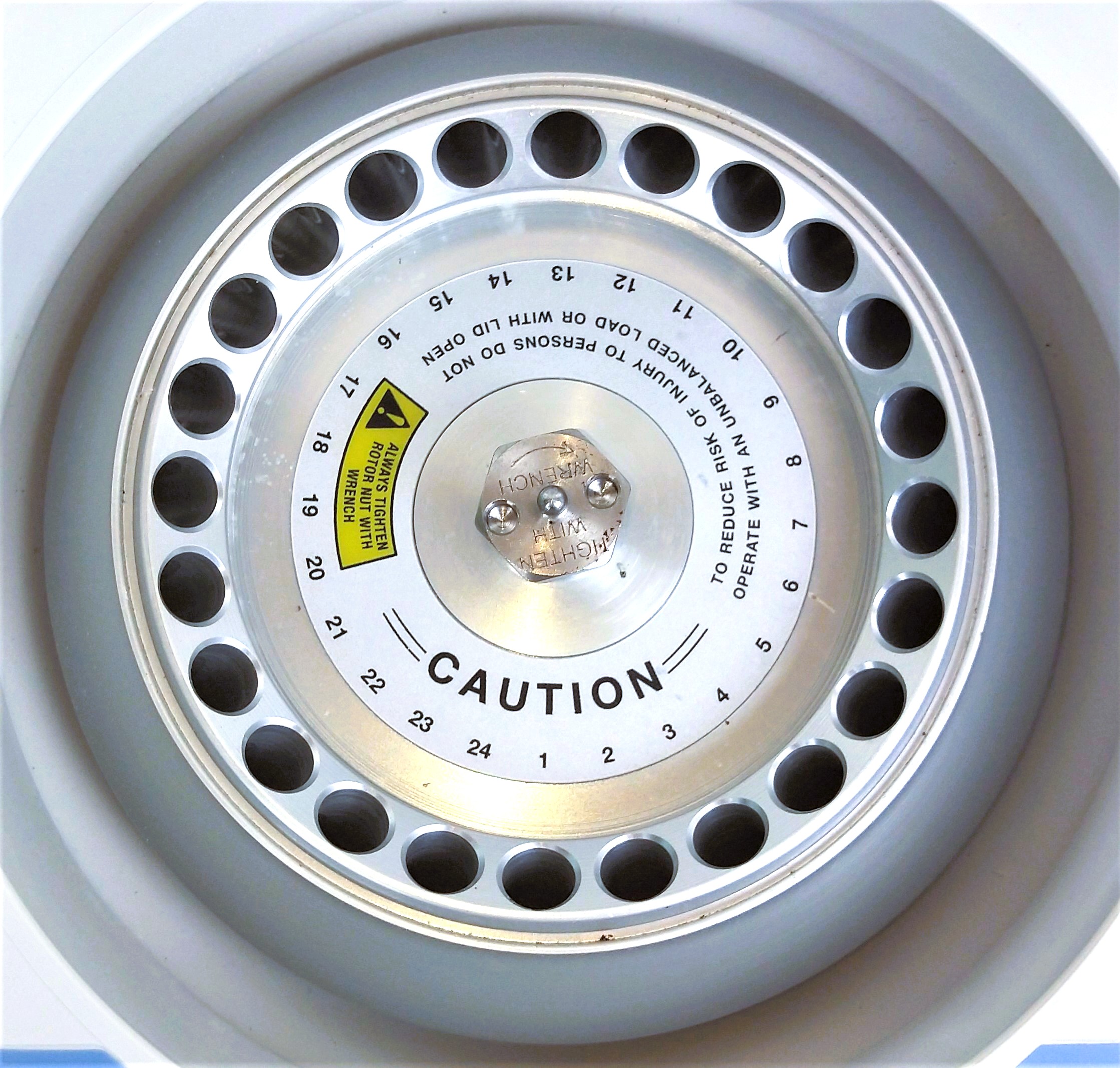 New Open Box Labnet Spectrafuge 24D MicroCentrifuge (24 x 1.5-2mL)