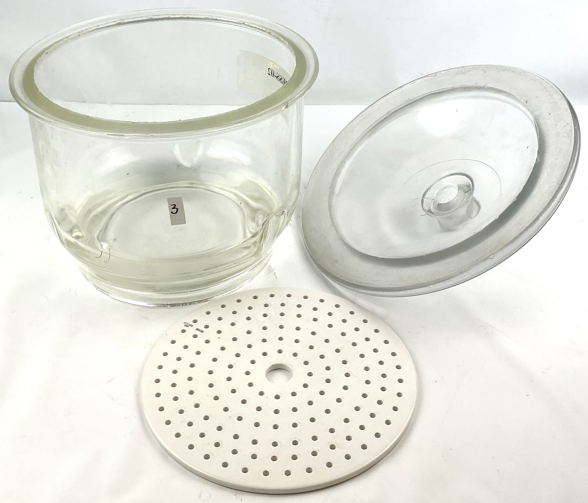 Used Corning PYREX 3081-250 (or Similar) Glass Desiccator with Support Plate (10.5L)