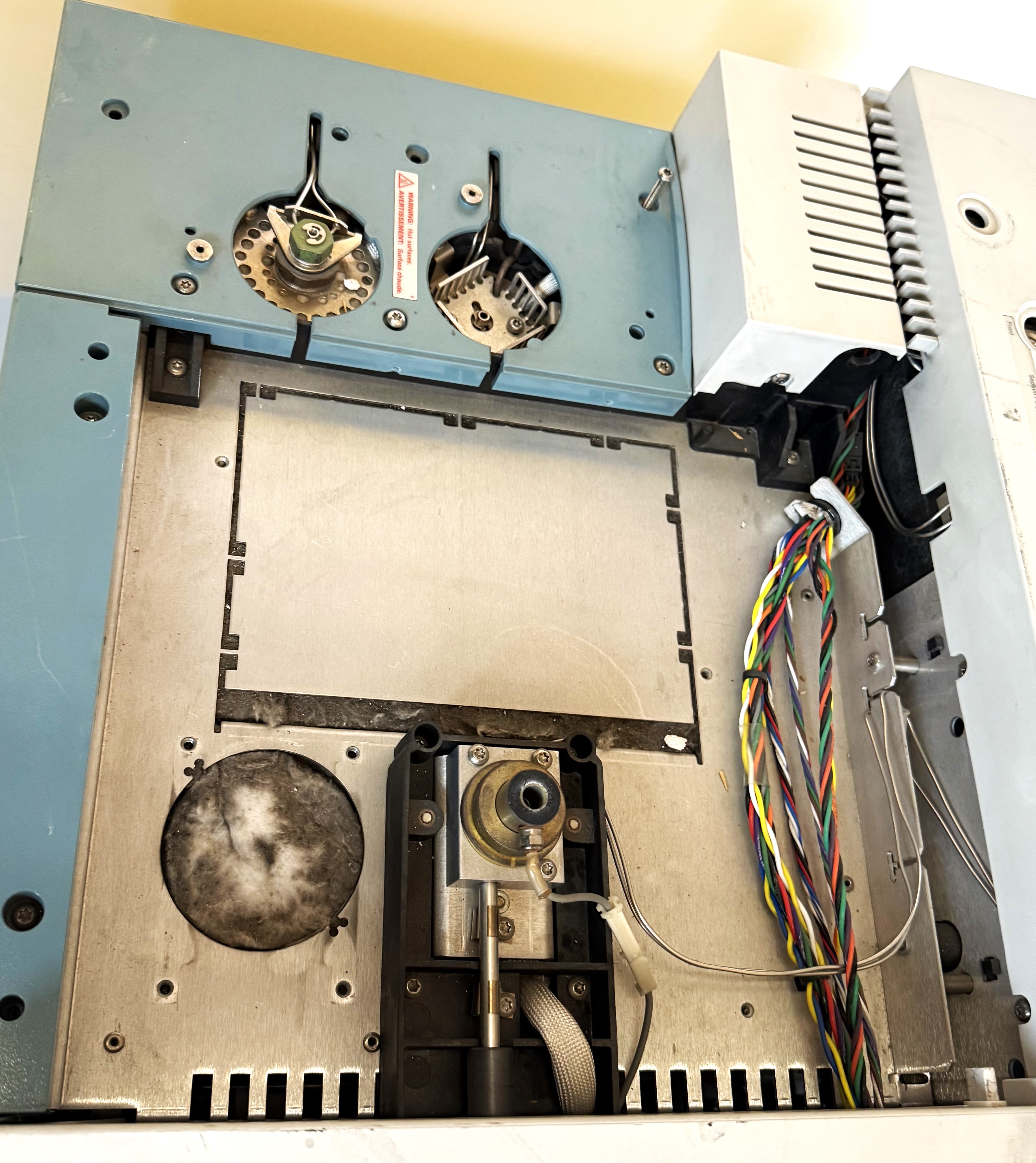 As is Agilent 6890 Series (G1530A) Gas Chromatograph