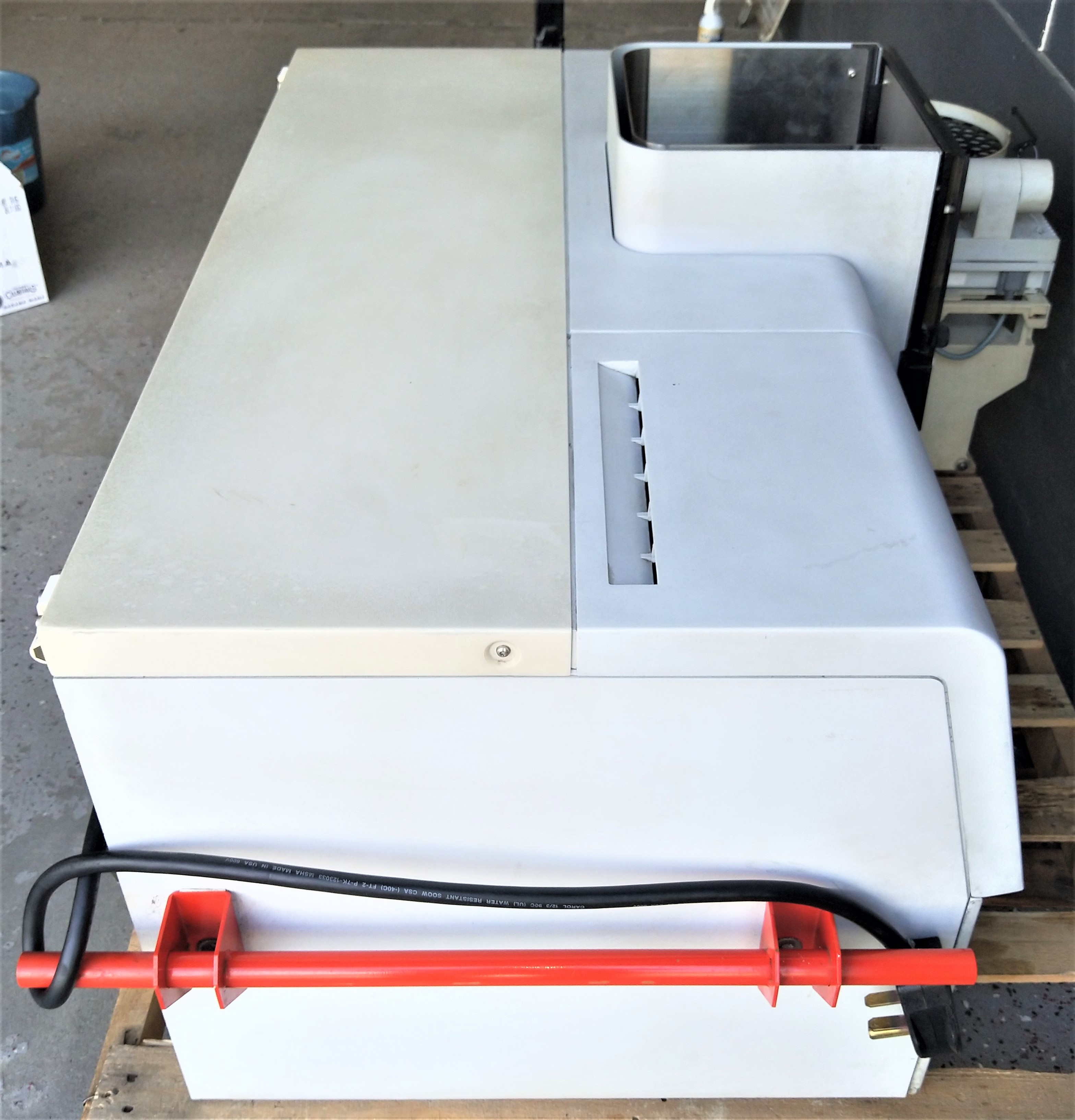 As is Perkin Elmer AAnalyst 800 AA Spectrometer with AS800 Autosampler and Cooling Accessory