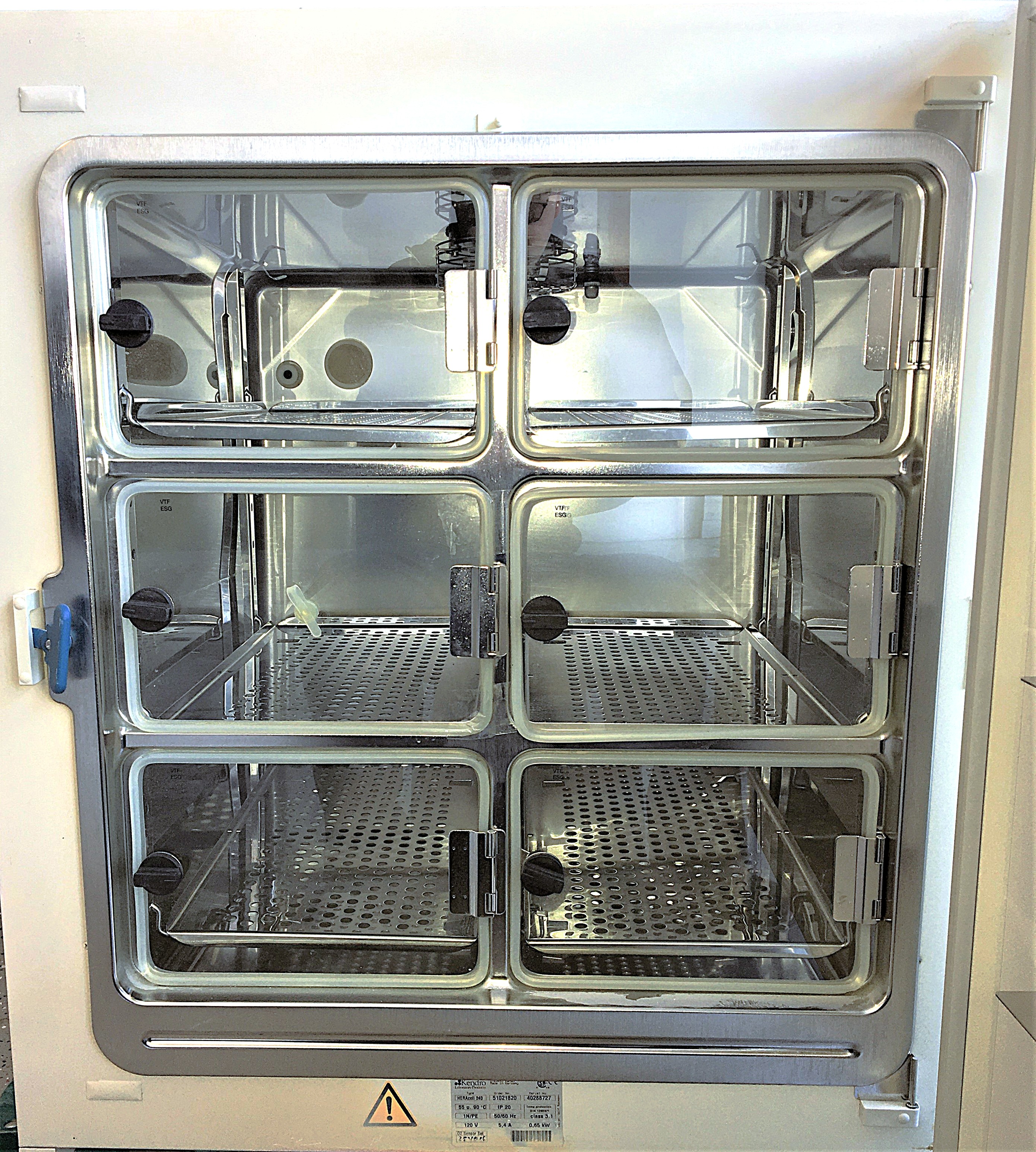 Used Heraeus HERAcell 240 CO2 Incubator (8.4 Cu-Ft)