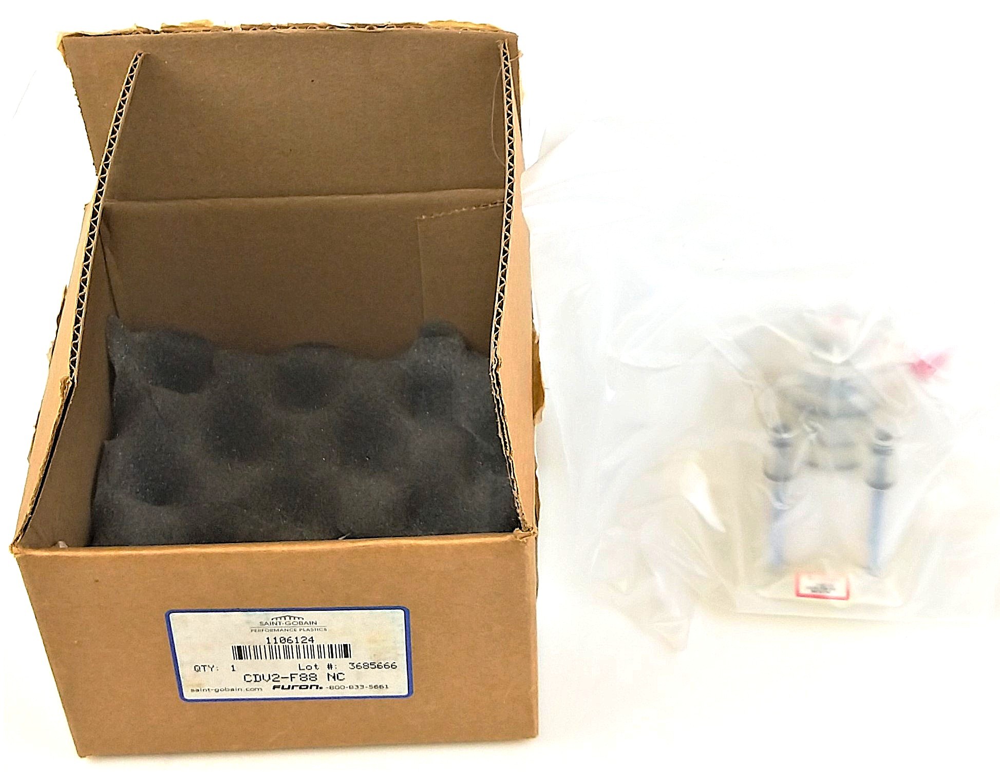 New Open Box Saint-Gobain Furon CDV2-F88-NC High-Purity 2-Way Diaphragm Valve