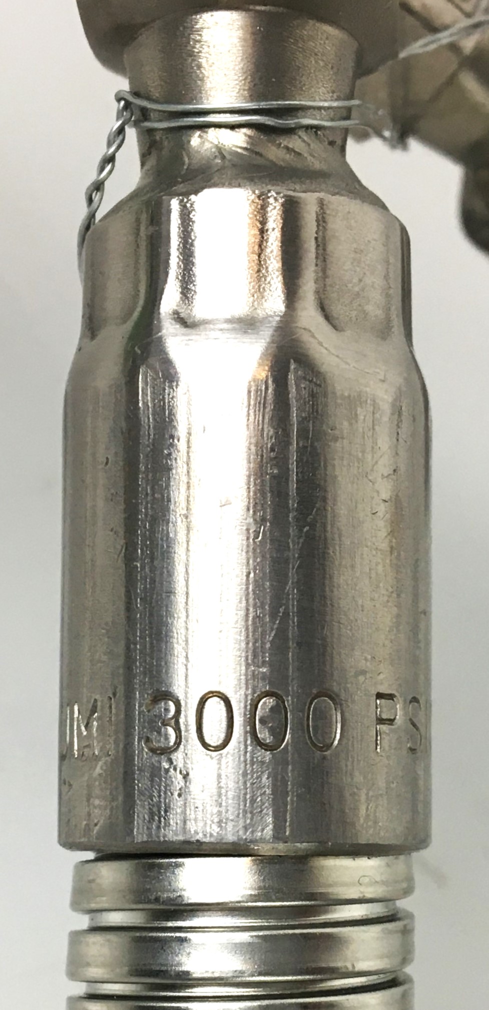 Used Praxair ProStar Platinum PRS20062001 Gas Regulator with Monel Hose (CGA 580)