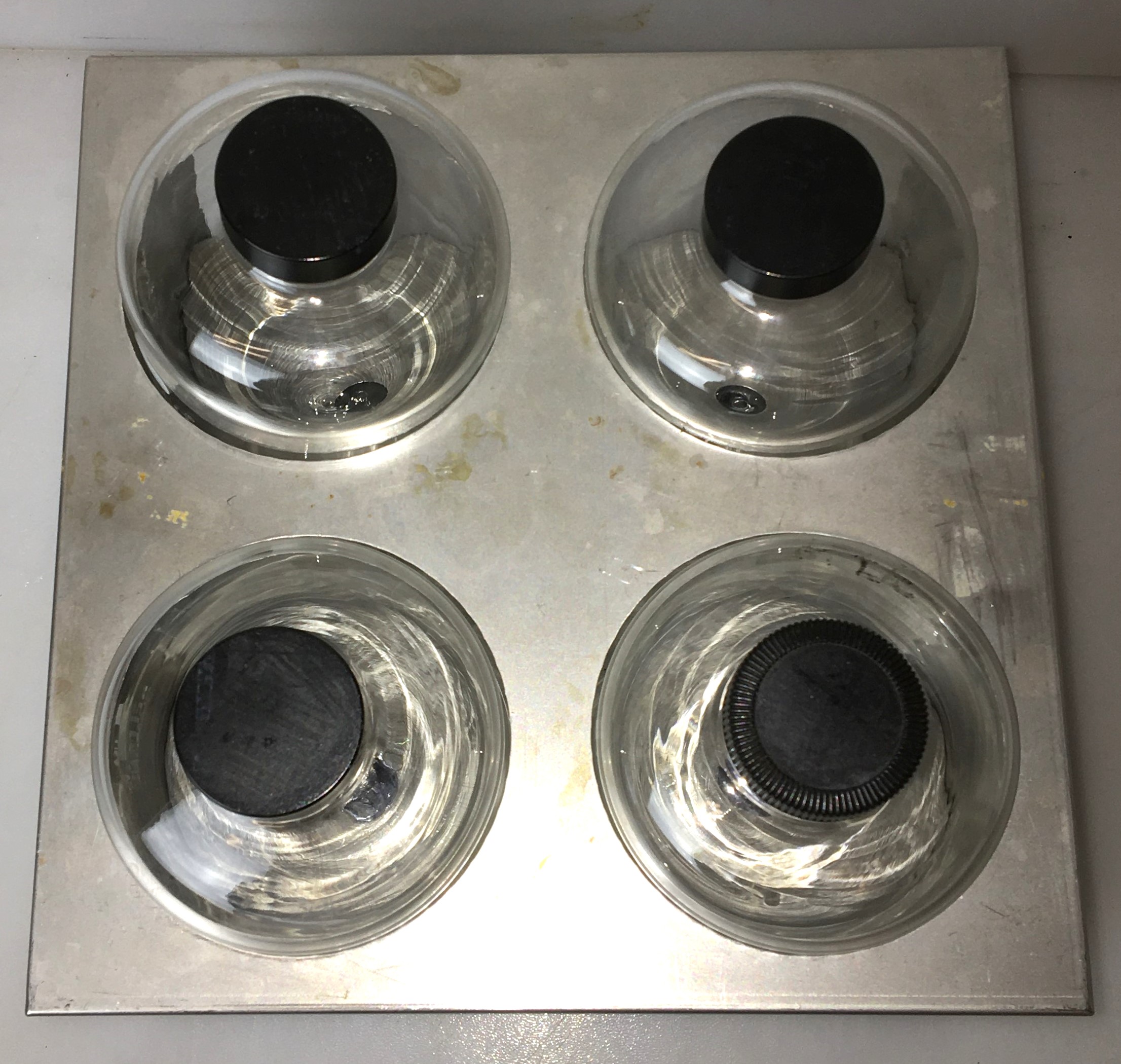 Used Bellco 3045-00600 Centrifuge Bottles with Rack - 590mL (Set of 4)