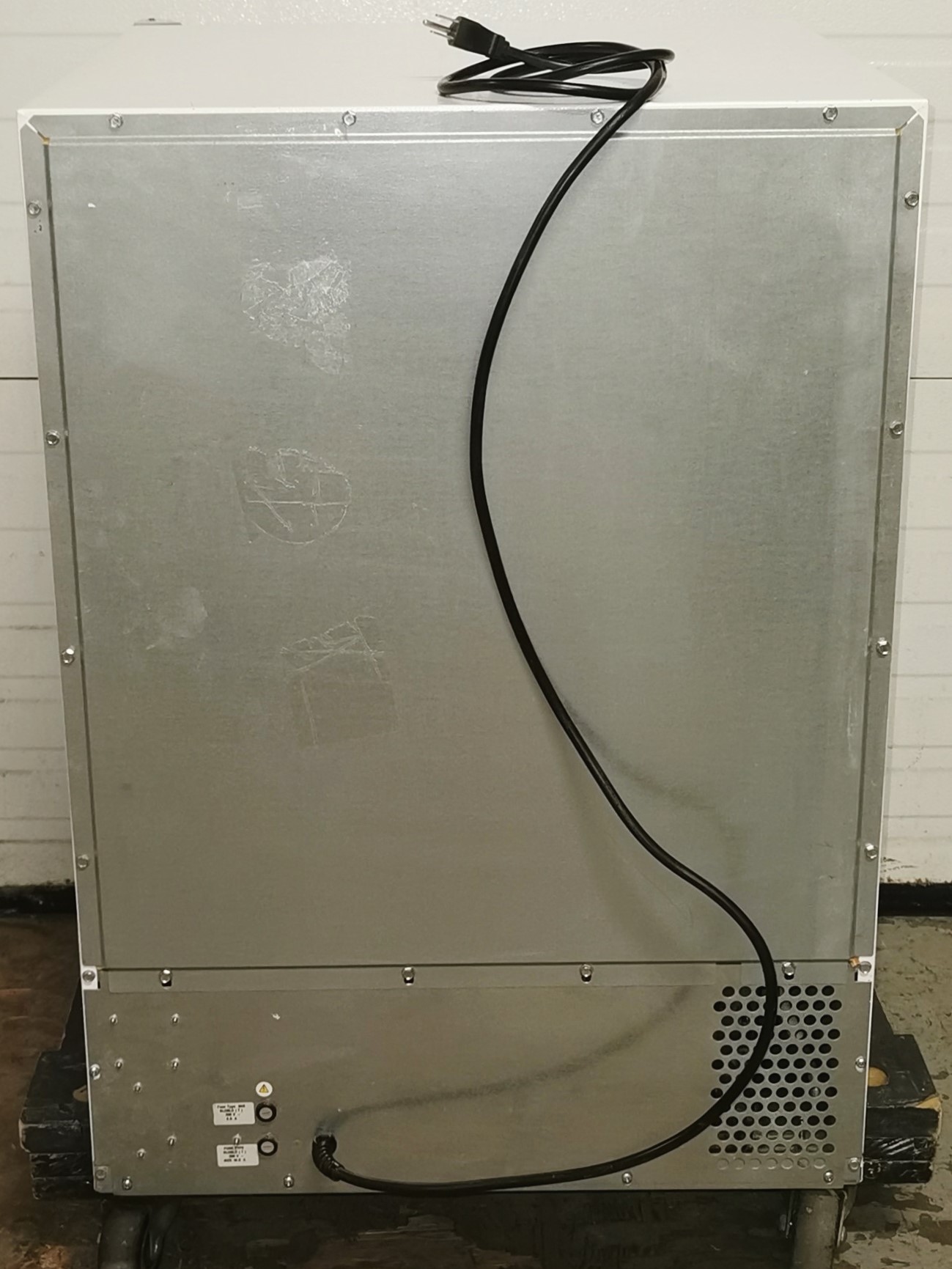 Used Fisher Isotemp 3724 Refrigerated BOD Incubator (6.1 Cu-Ft)