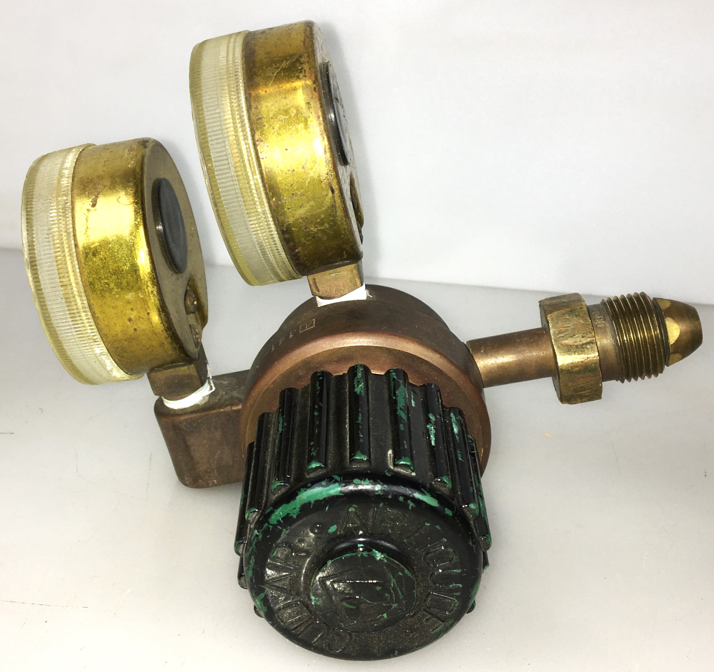 Used Liquid Air 141-N2-B98 Brass Nitrogen Regulator - CGA 580