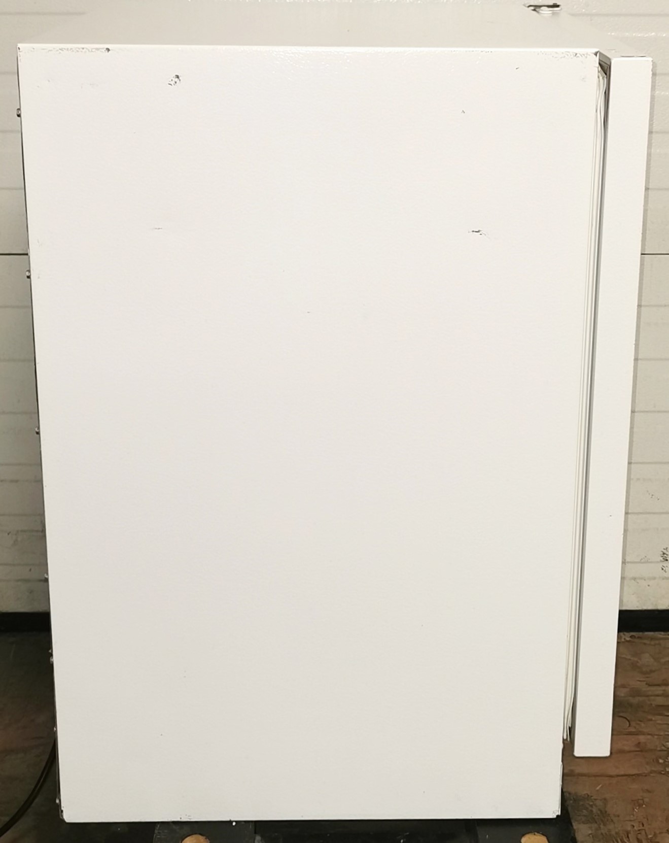 Used Fisher Isotemp 3724 Refrigerated BOD Incubator (6.1 Cu-Ft)